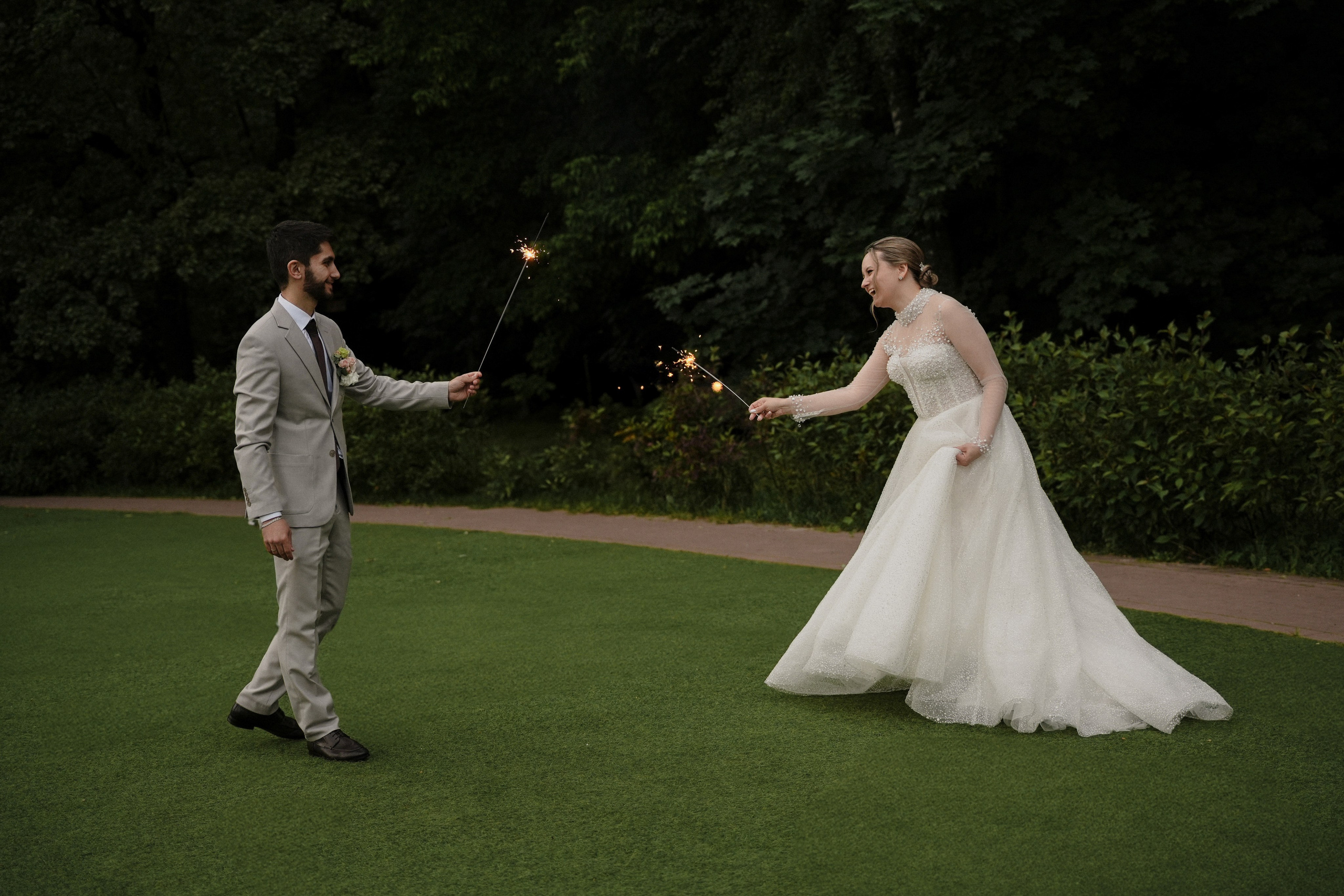 Сборы жениха и невесты, бракосочетание в Савеловском загсе, выездная церемония