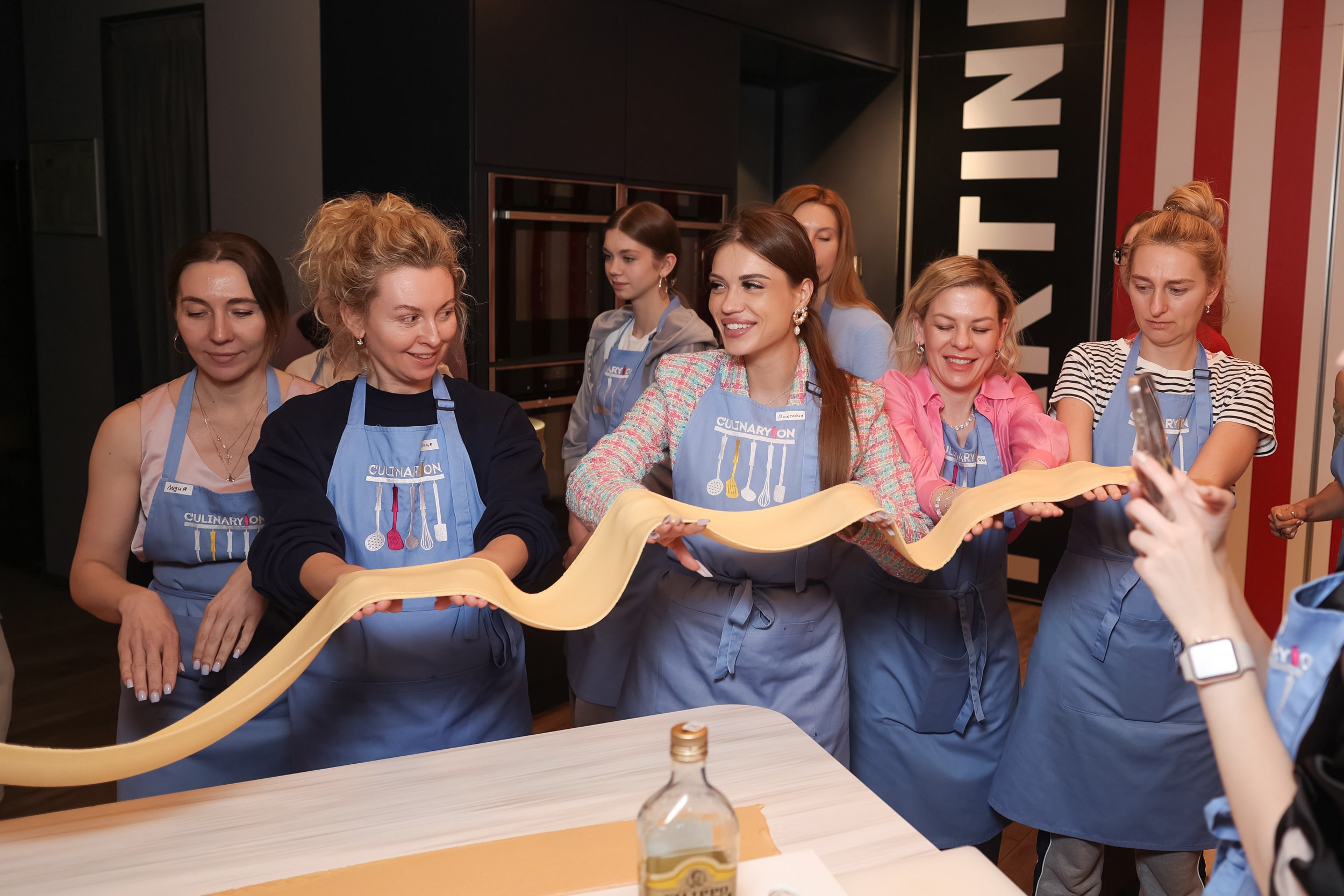 Вечеринка 8 марта в EventyOn. Репортажный фотограф видеограф в Москве Ольга Плаксина