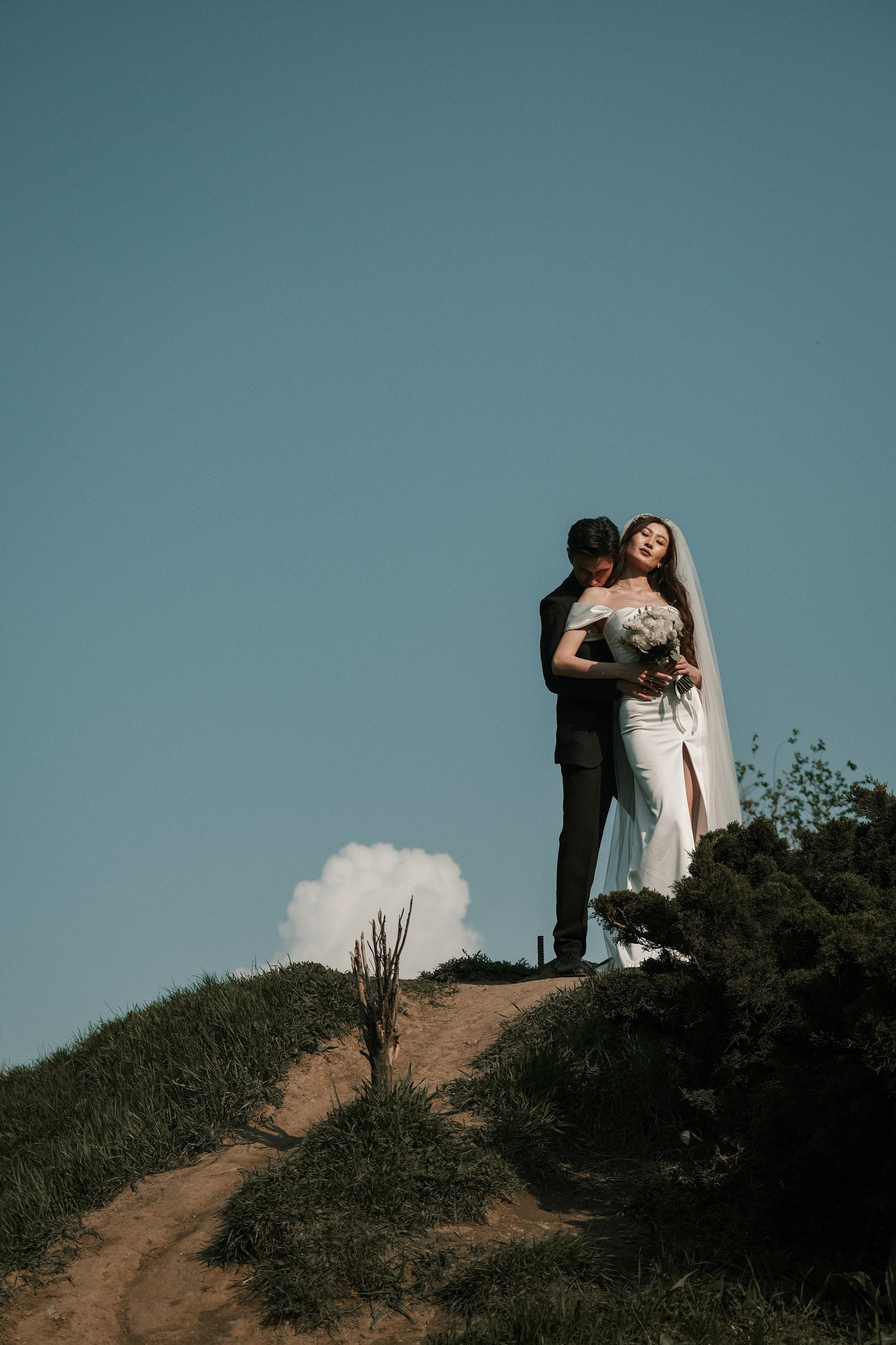 Фото прогулка жениха и невесты в городе Алматы 