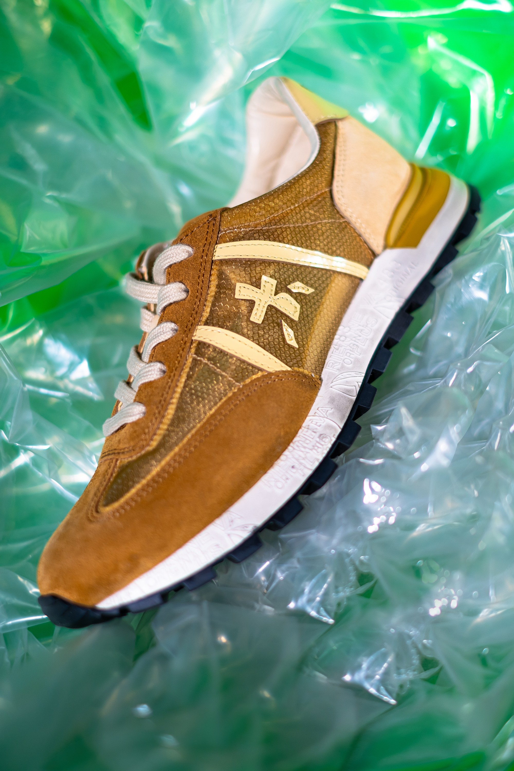 Предметная съёмка для маркетплейсов обуви. Предметный фотограф в Симферополе Антон Катунин