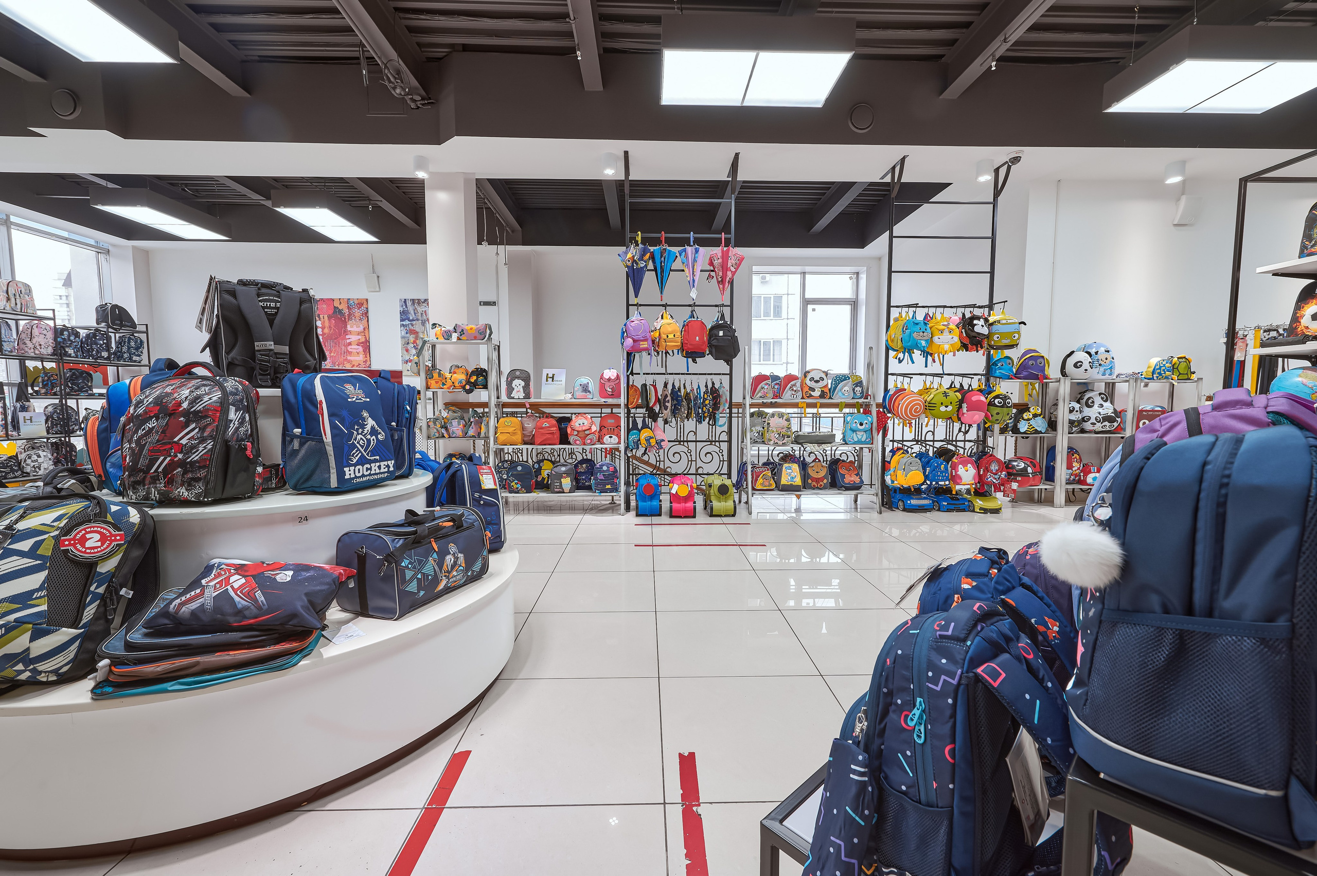 Портфолио по интерьерной и экстерьерной фотосъёмки: Мир сумок — Левый берег. Фотограф Яковлев Роман — Красноярск