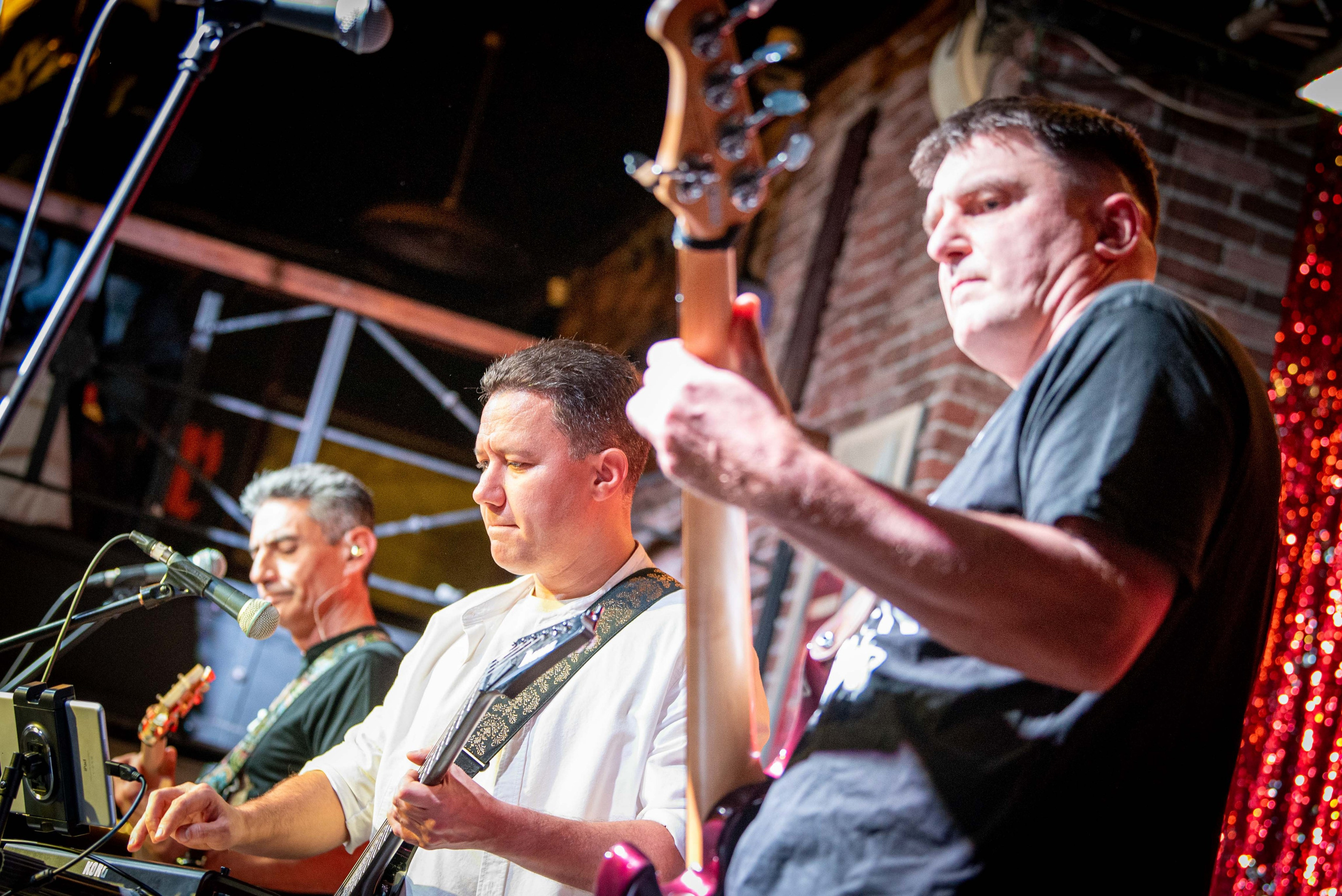 LifePub 16.12.2024. Московская кавер-группа BankBand