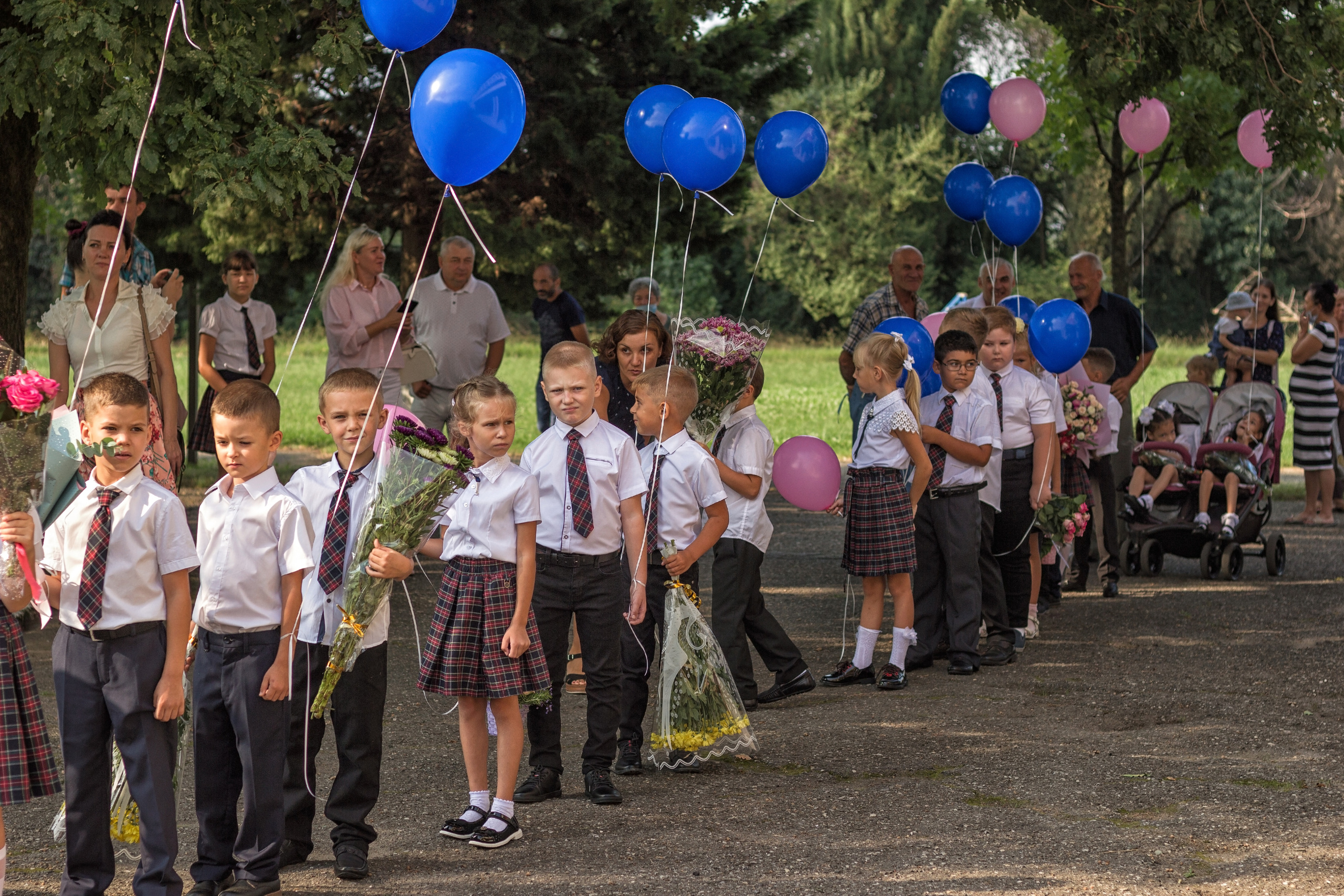 День знаний. Репортажная съемка праздничной линейки. Женский, детский и семейный фотограф в Сочи Олеся Помогалова