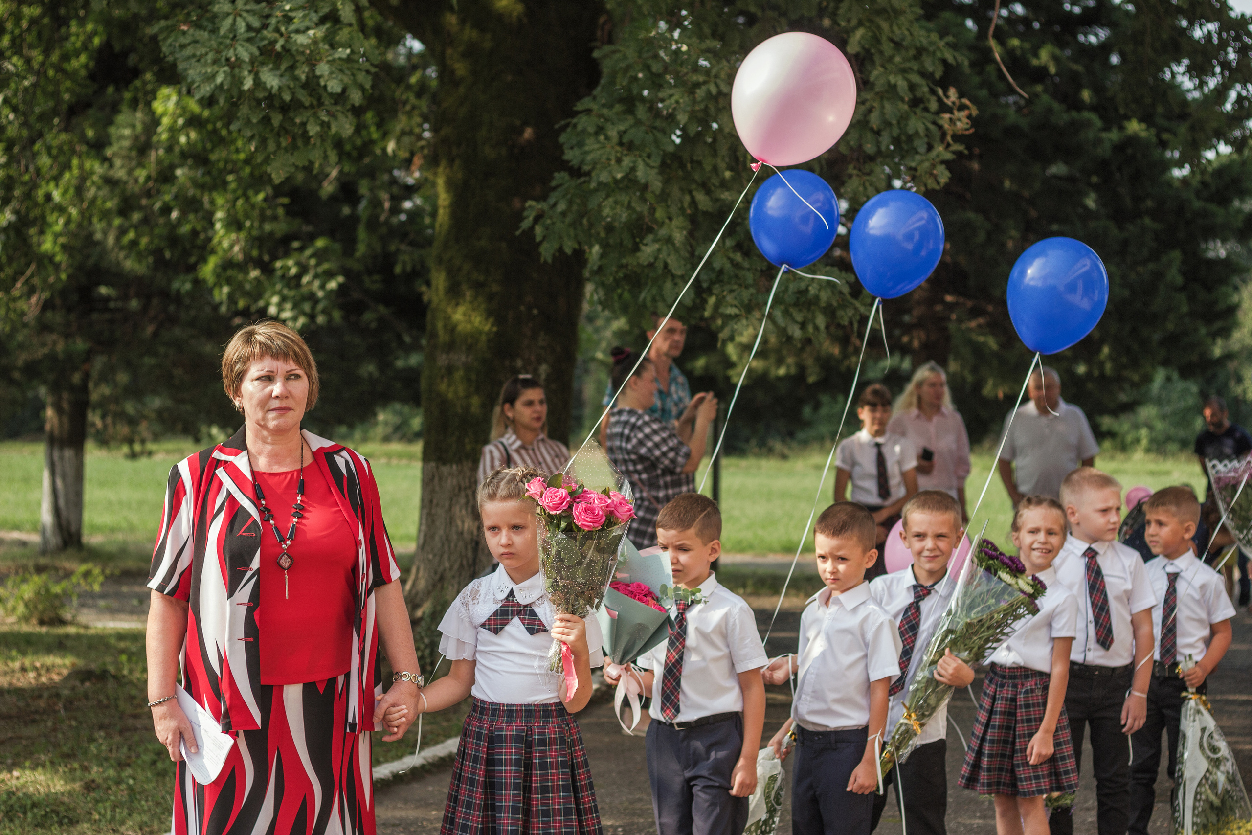 День знаний. Репортажная съемка праздничной линейки. Женский, детский и семейный фотограф в Сочи Олеся Помогалова