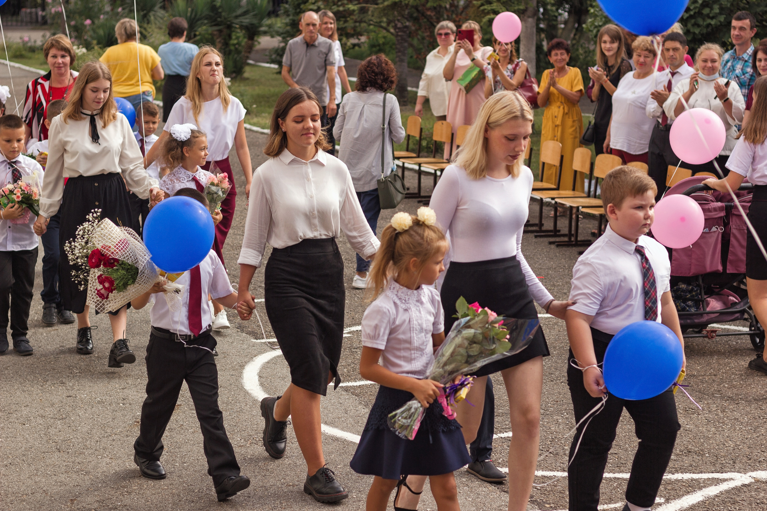День знаний. Репортажная съемка праздничной линейки. Женский, детский и семейный фотограф в Сочи Олеся Помогалова