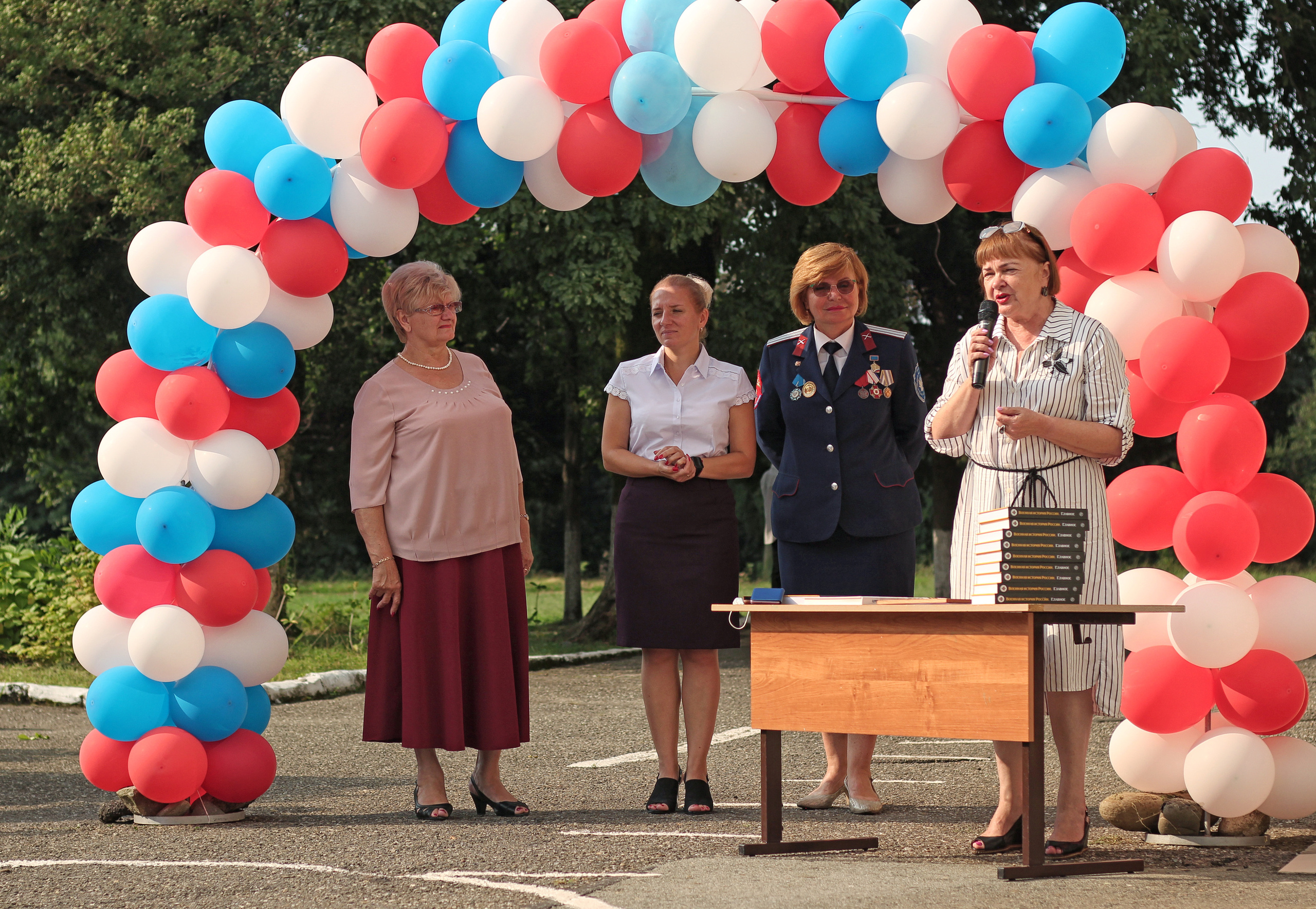 День знаний. Репортажная съемка праздничной линейки. Женский, детский и семейный фотограф в Сочи Олеся Помогалова