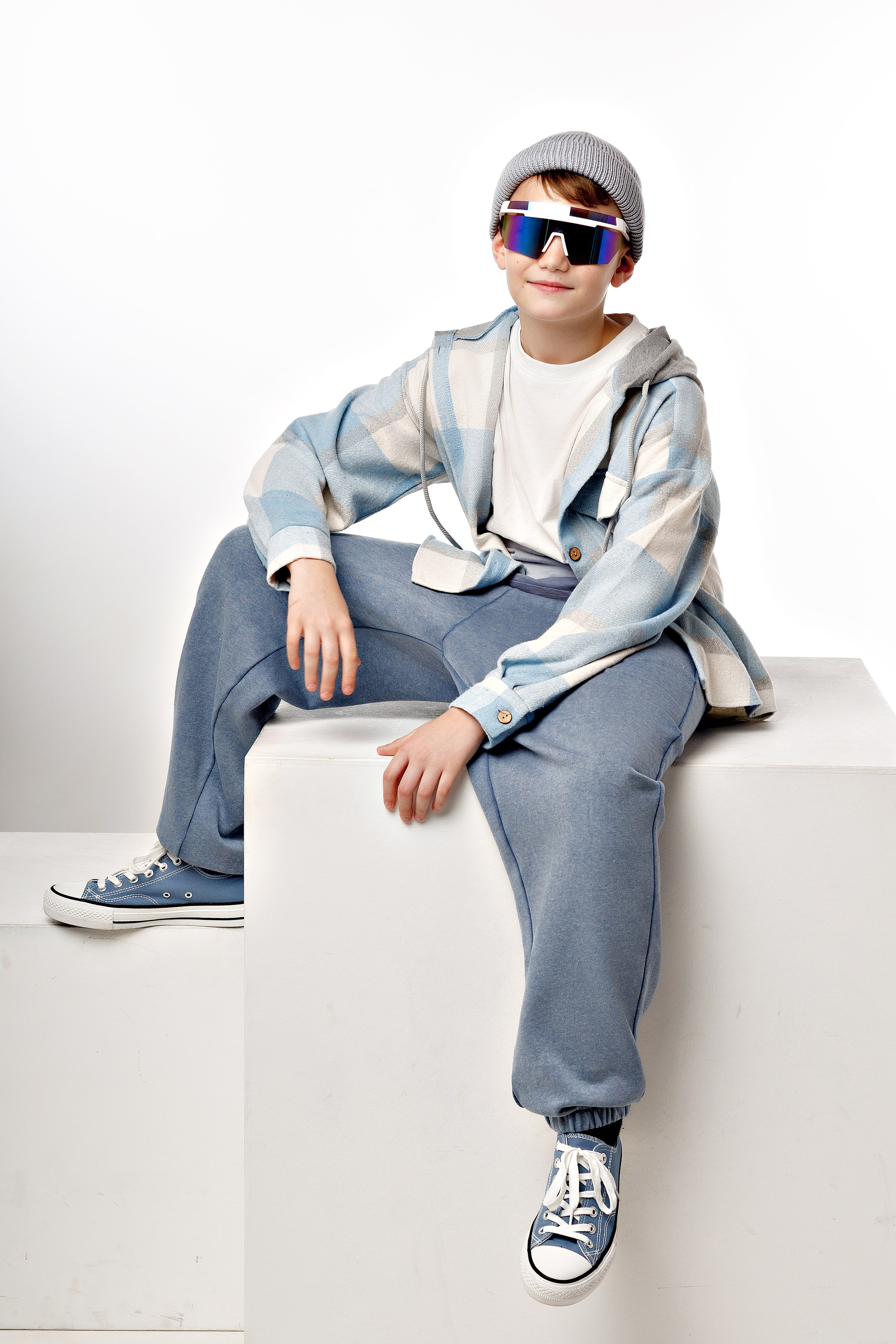 Фотосессия брата и сестры в Сочи от стильного детского фотографа Сочи. Детский студийный фотограф Сочи