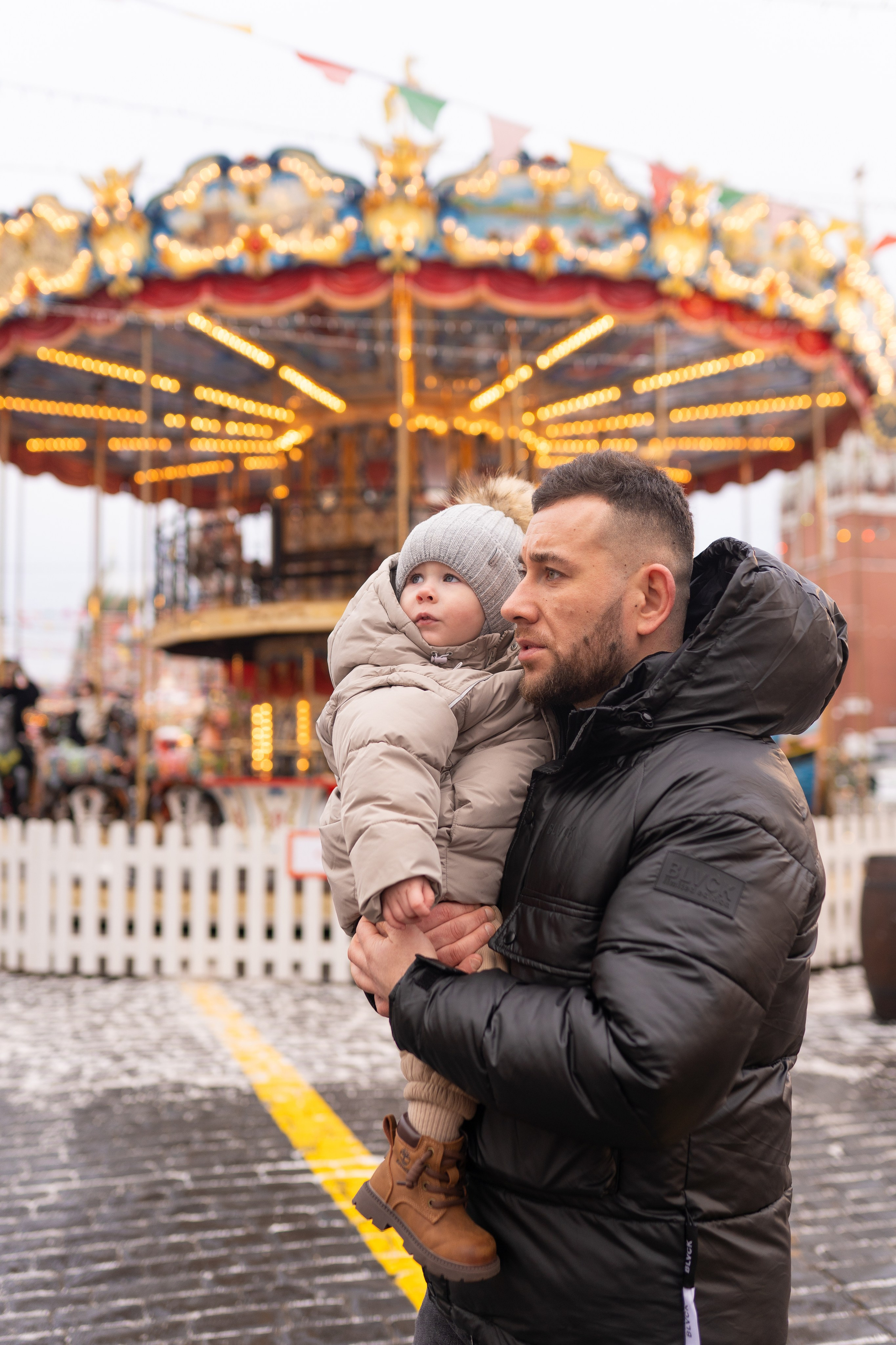 Павел, Егор и Наталия на ГУМ Ярмарке. Свадебный фотограф в Москве Анна Полушина