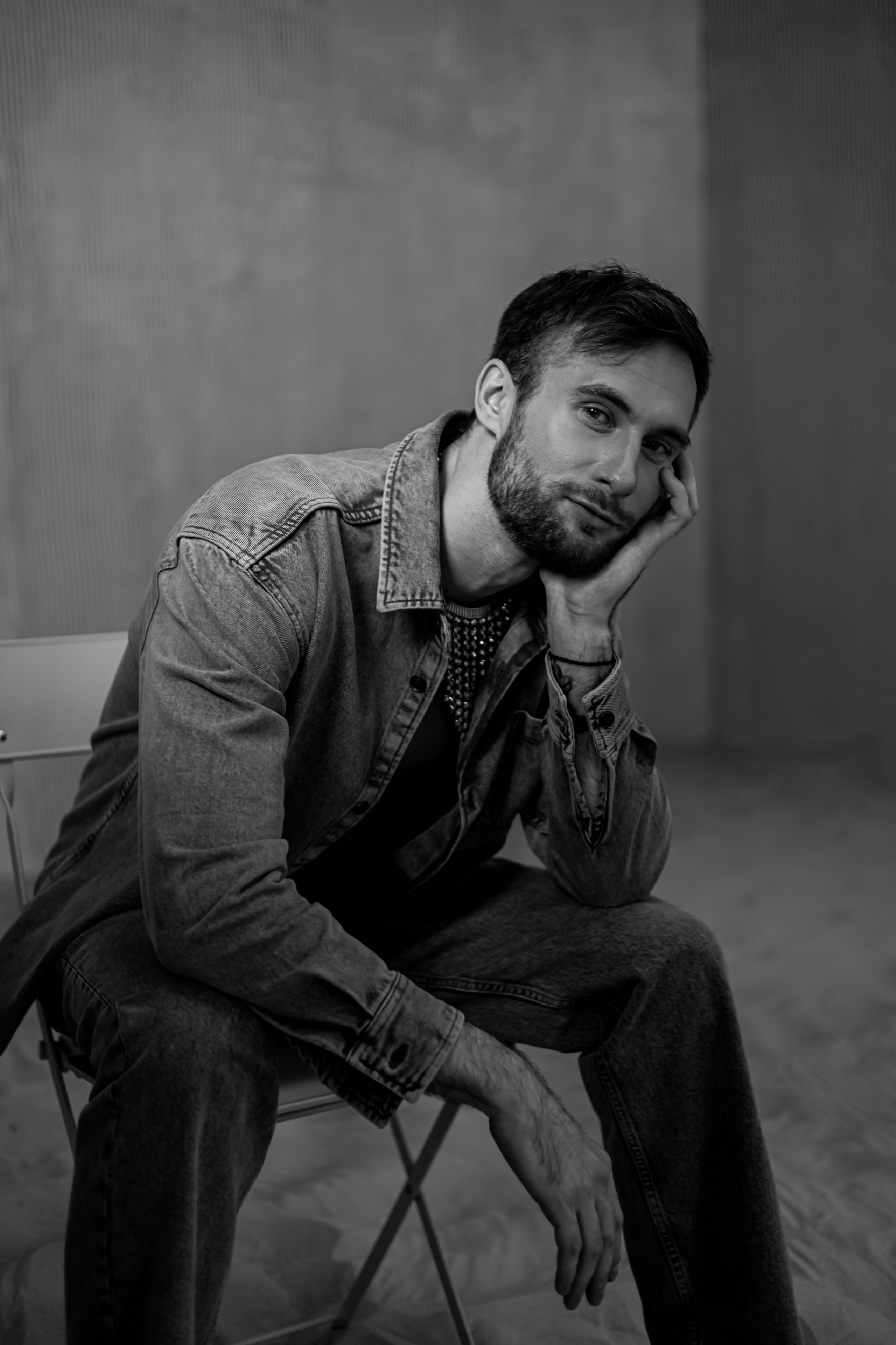 Антон студия черно-белый+цвет. Gorbunova Alina Фотограф