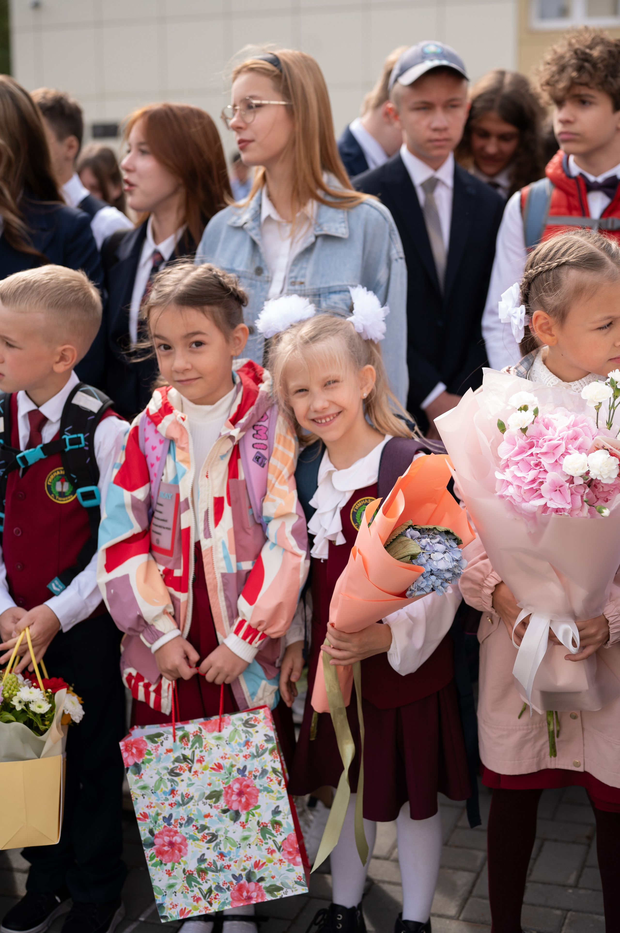 1 сентября 16 гимназия 2 класс (линейка + в классе+ на улице). Фотограф новорожденных, семейный детский в Тюмени Татьяна Морозова