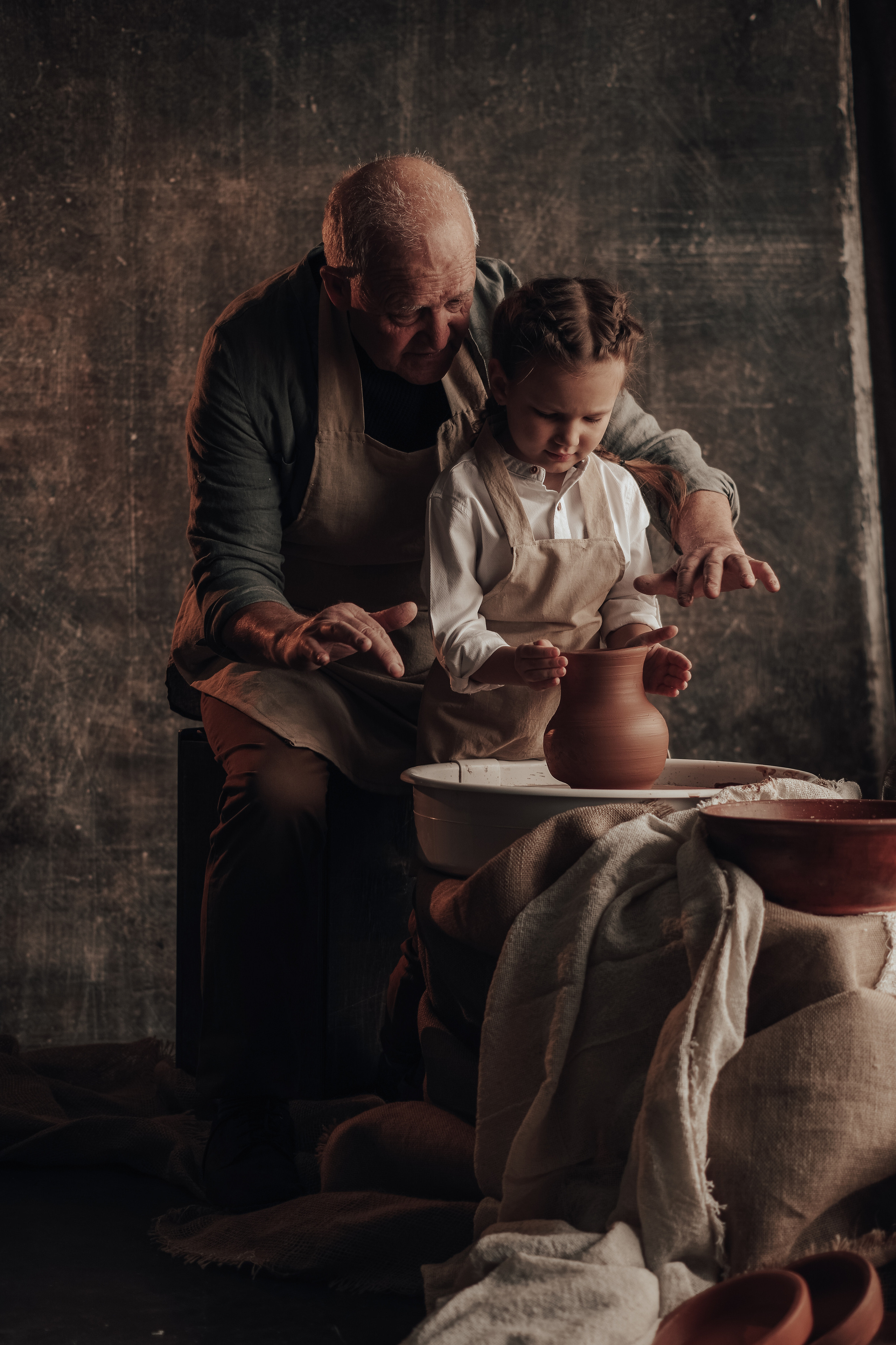 Гончарная мастерская. Дедушка и внучка. Семейный фотограф Пятигорск, Кисловодск, Эльбрус. Марина Вяликова