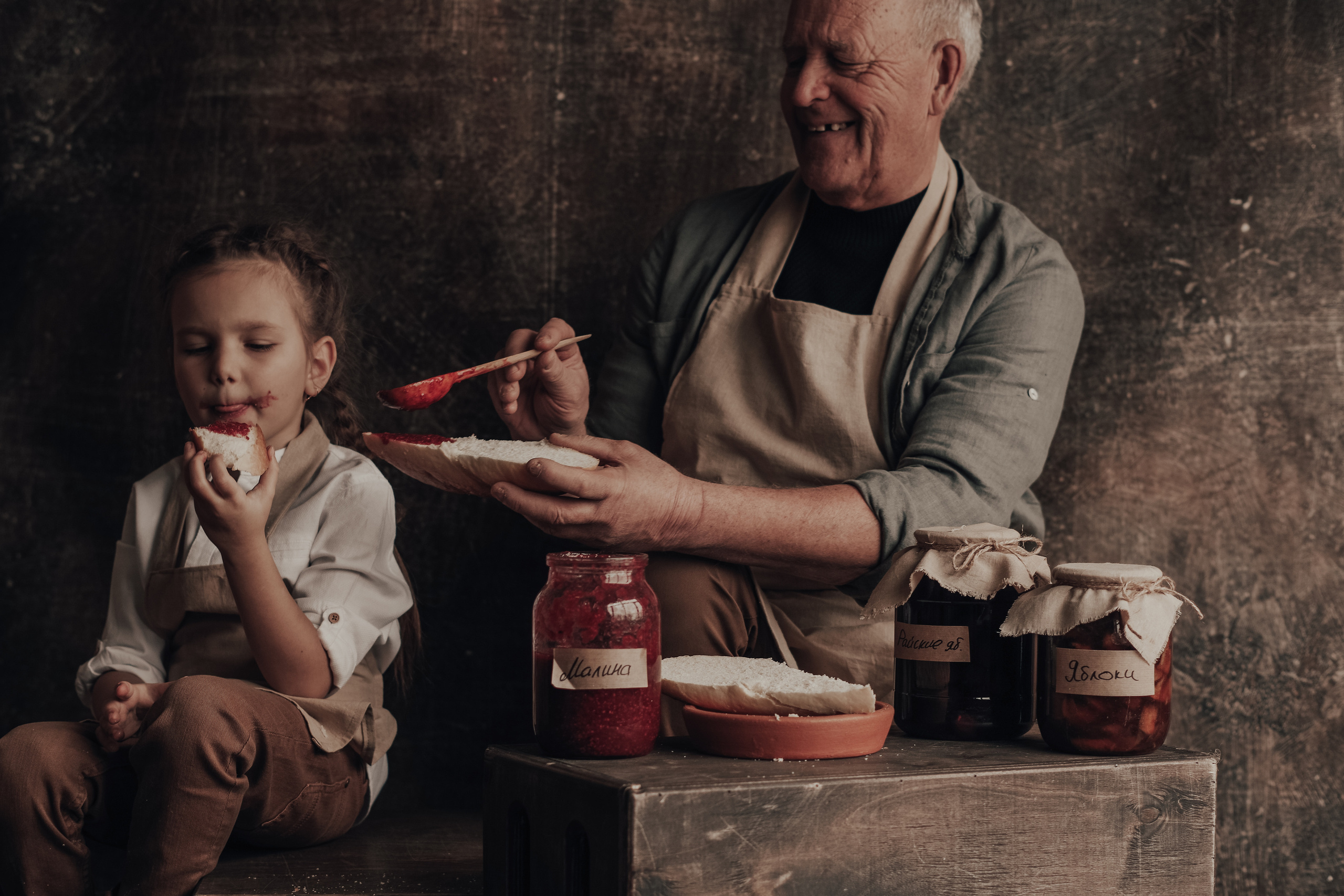 Гончарная мастерская. Дедушка и внучка. Семейный фотограф Пятигорск, Кисловодск, Эльбрус. Марина Вяликова