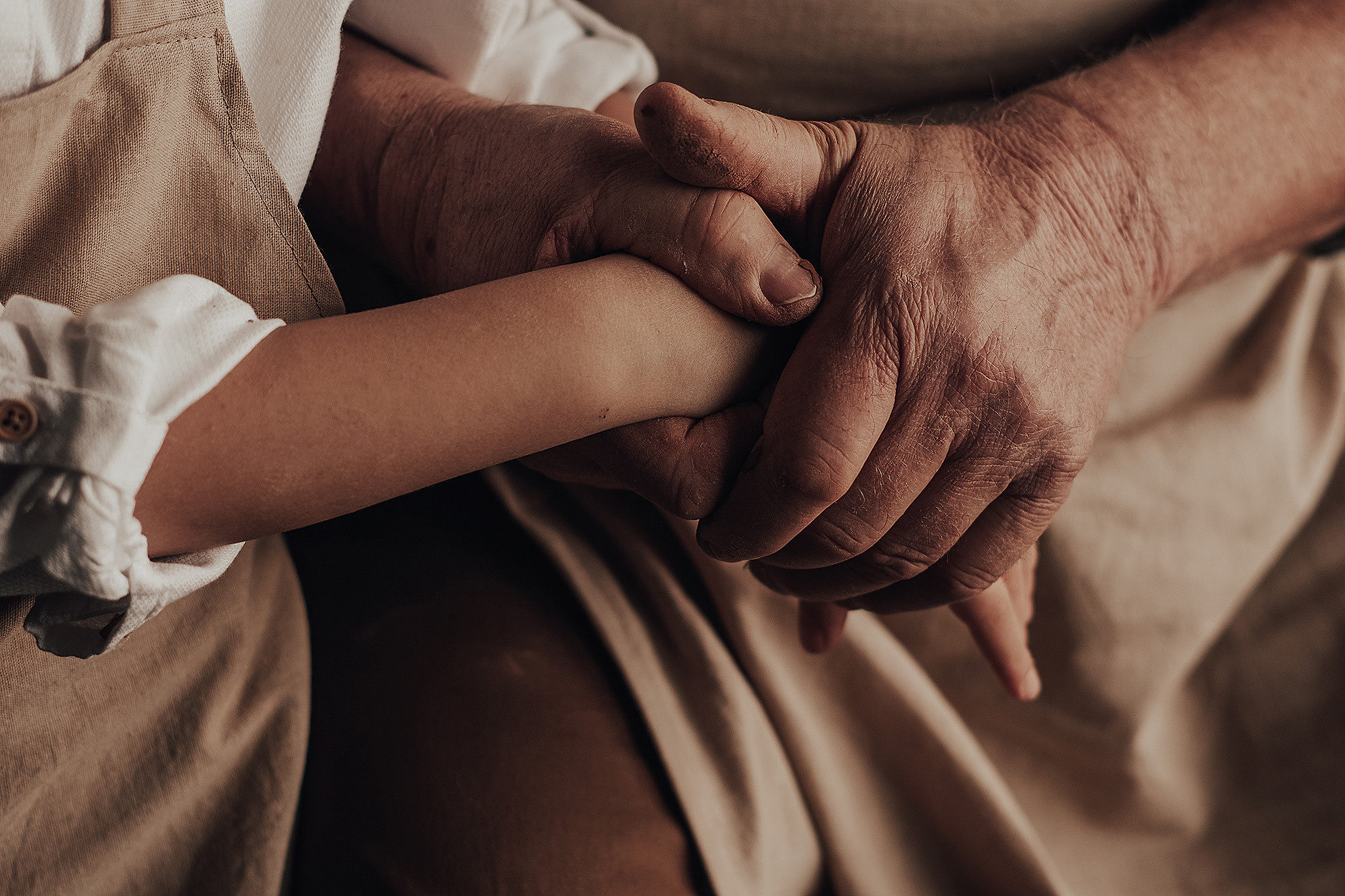 Гончарная мастерская. Дедушка и внучка. Семейный фотограф Пятигорск, Кисловодск, Эльбрус. Марина Вяликова