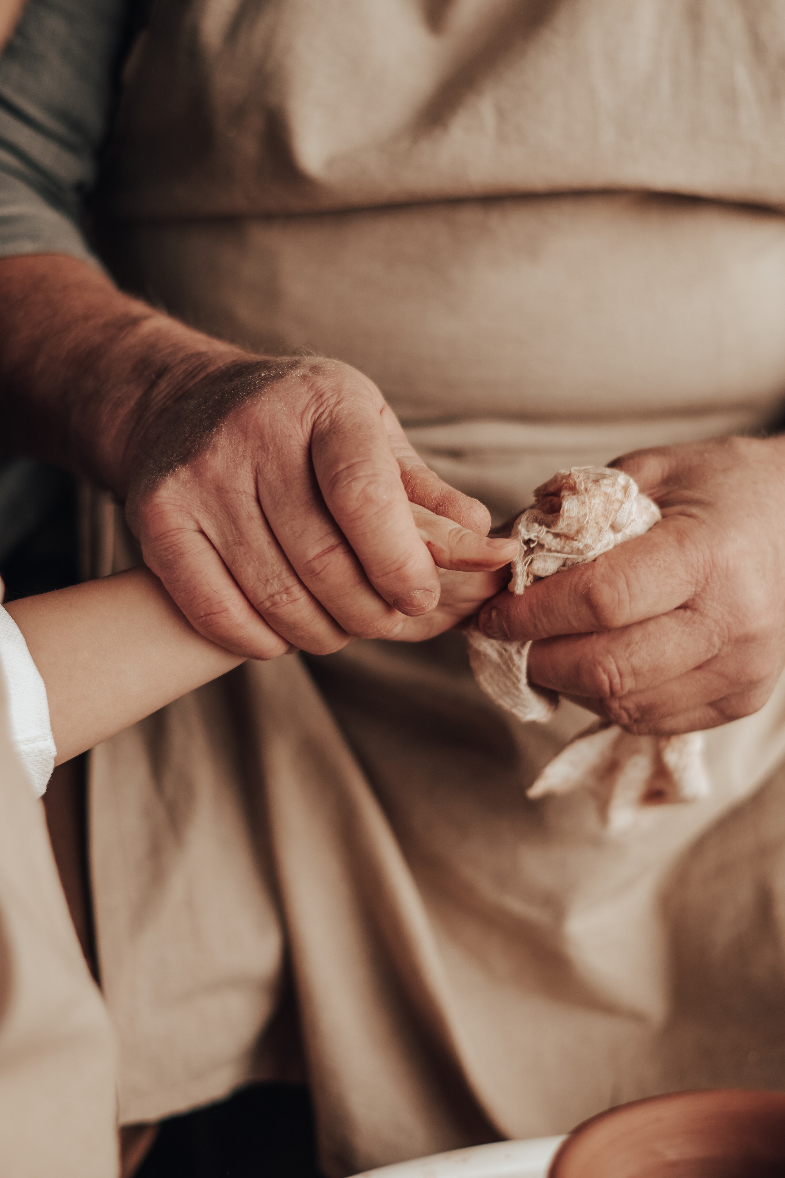 Гончарная мастерская. Дедушка и внучка. Семейный фотограф Пятигорск, Кисловодск, Эльбрус. Марина Вяликова
