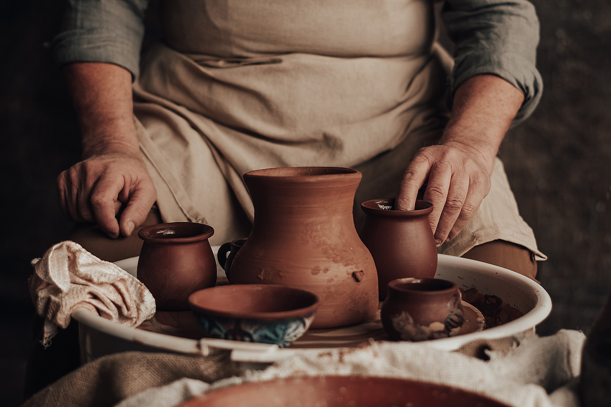 Гончарная мастерская. Дедушка и внучка. Семейный фотограф Пятигорск, Кисловодск, Эльбрус. Марина Вяликова