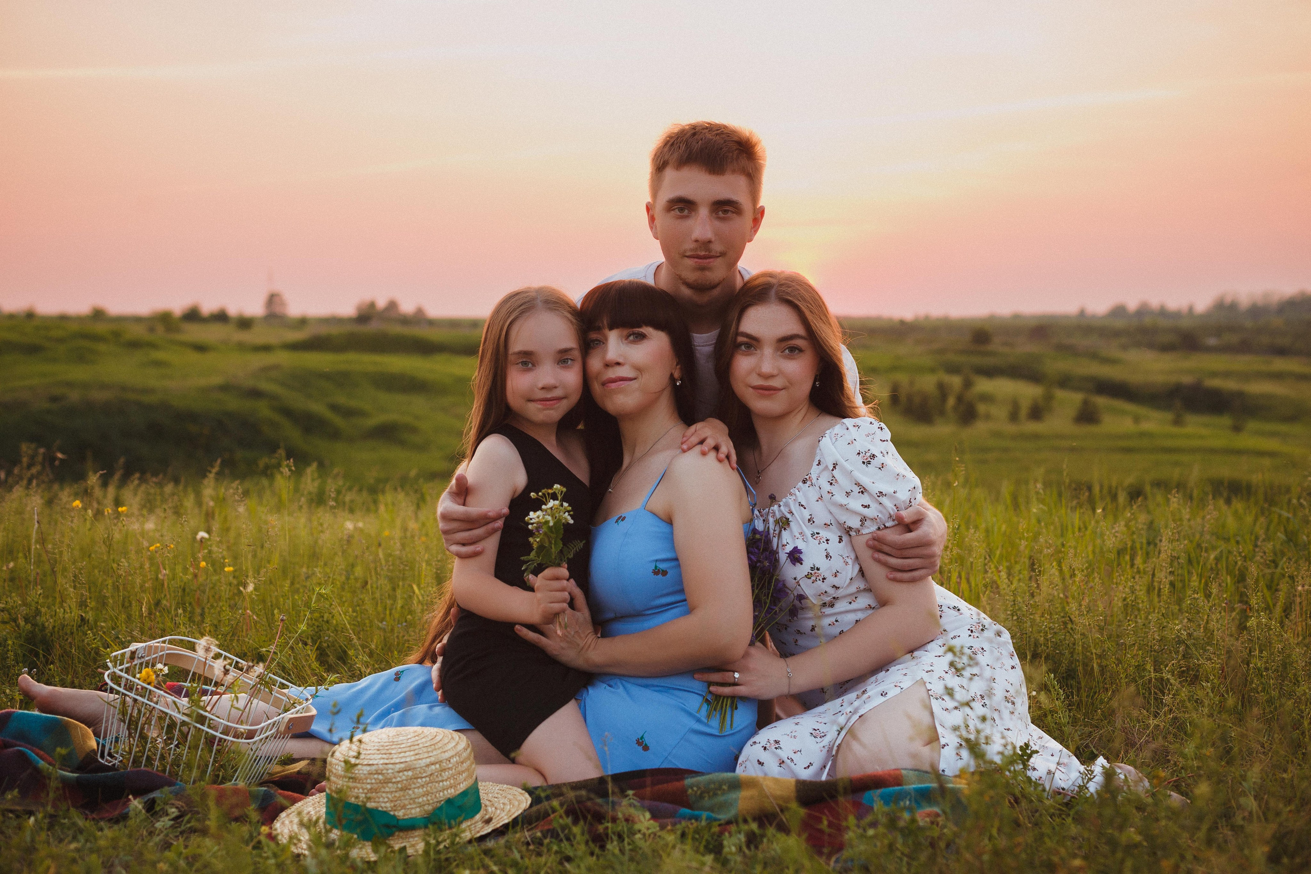 Семейная прогулка на закате. Семейный и детский фотограф в Сухом Логу Ольга Кайгородова