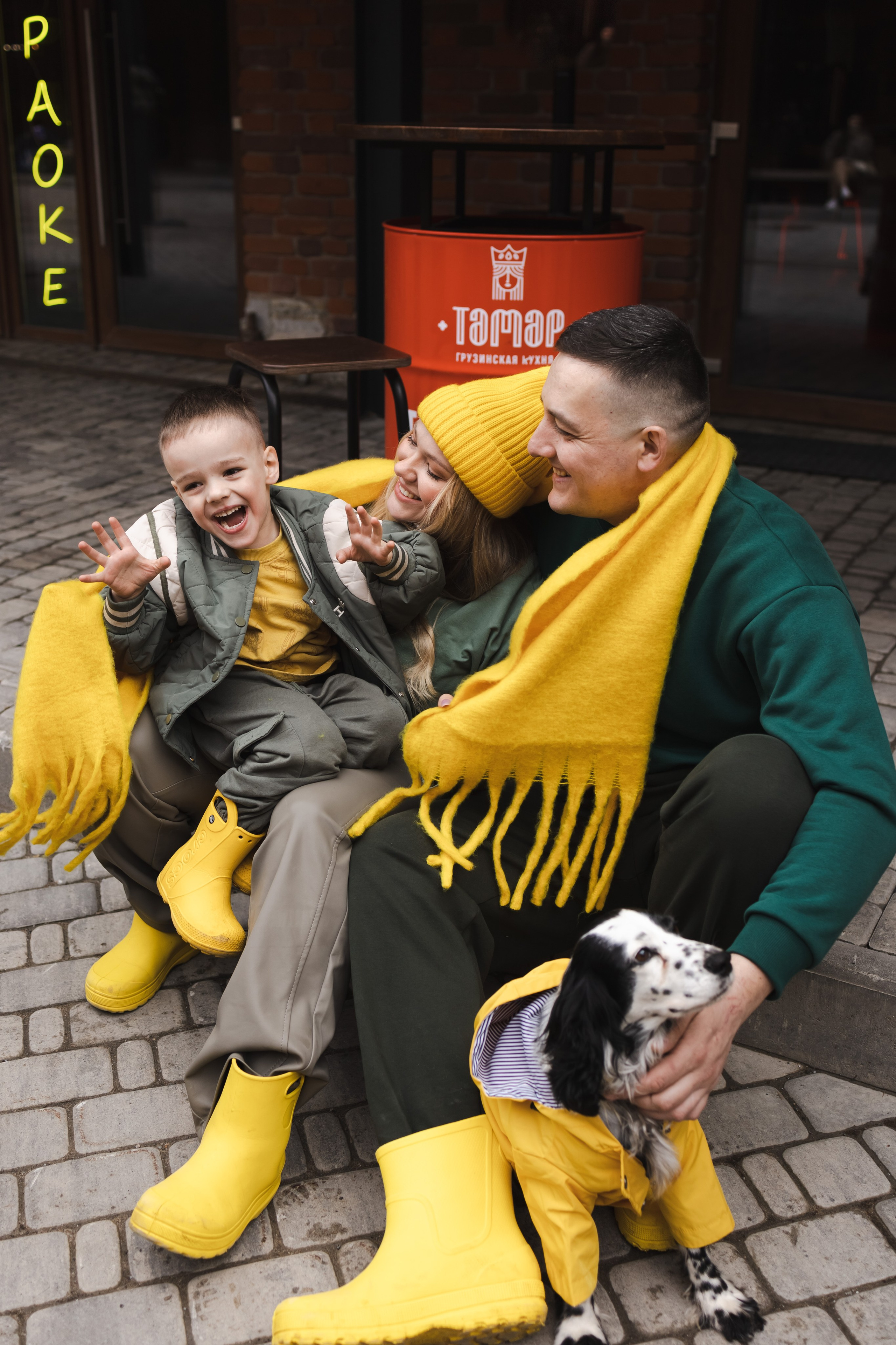 яркие фотографии в ярких резиновых сапогах и дождевиках