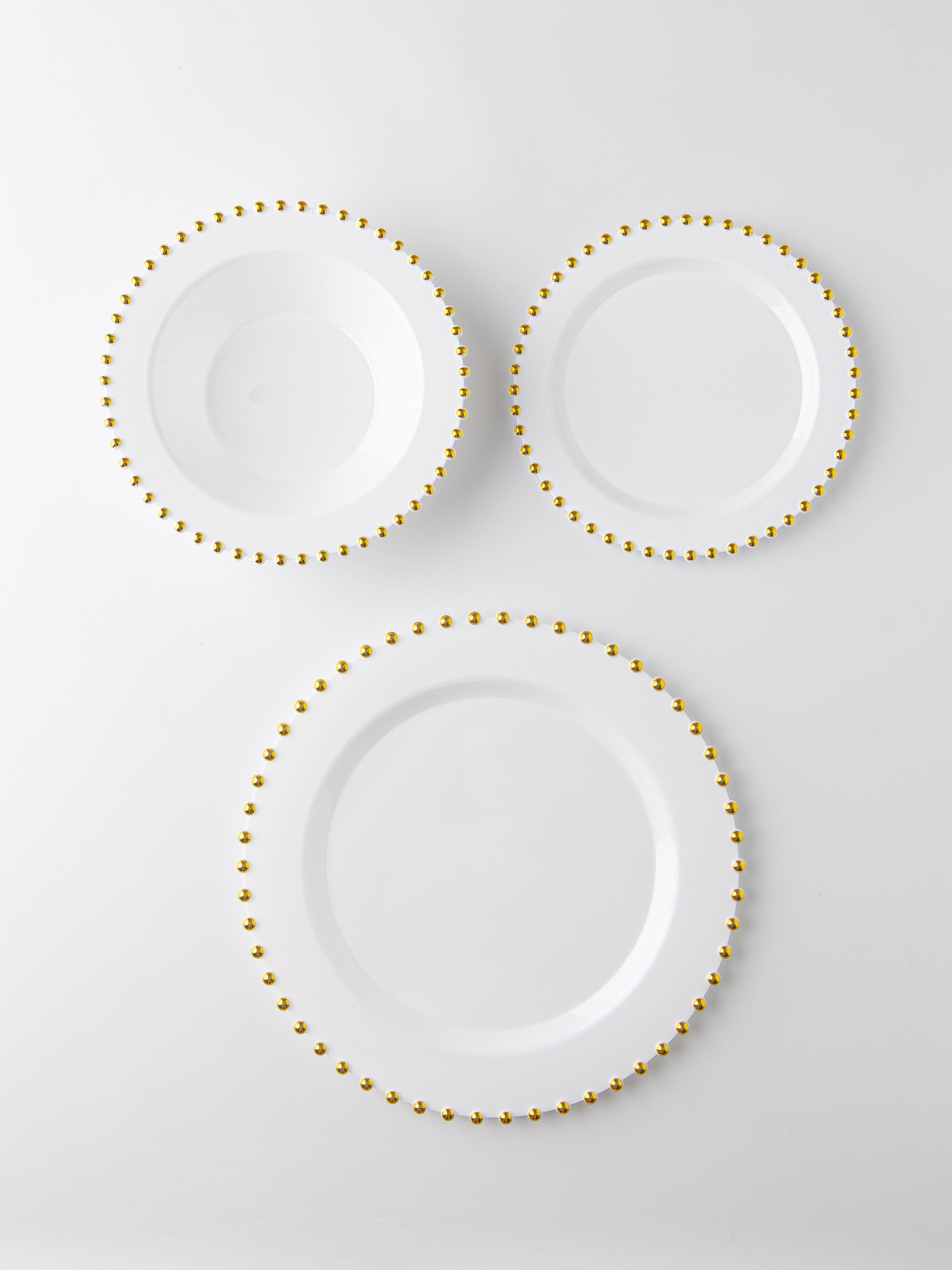 Съемка посуды на белом фоне