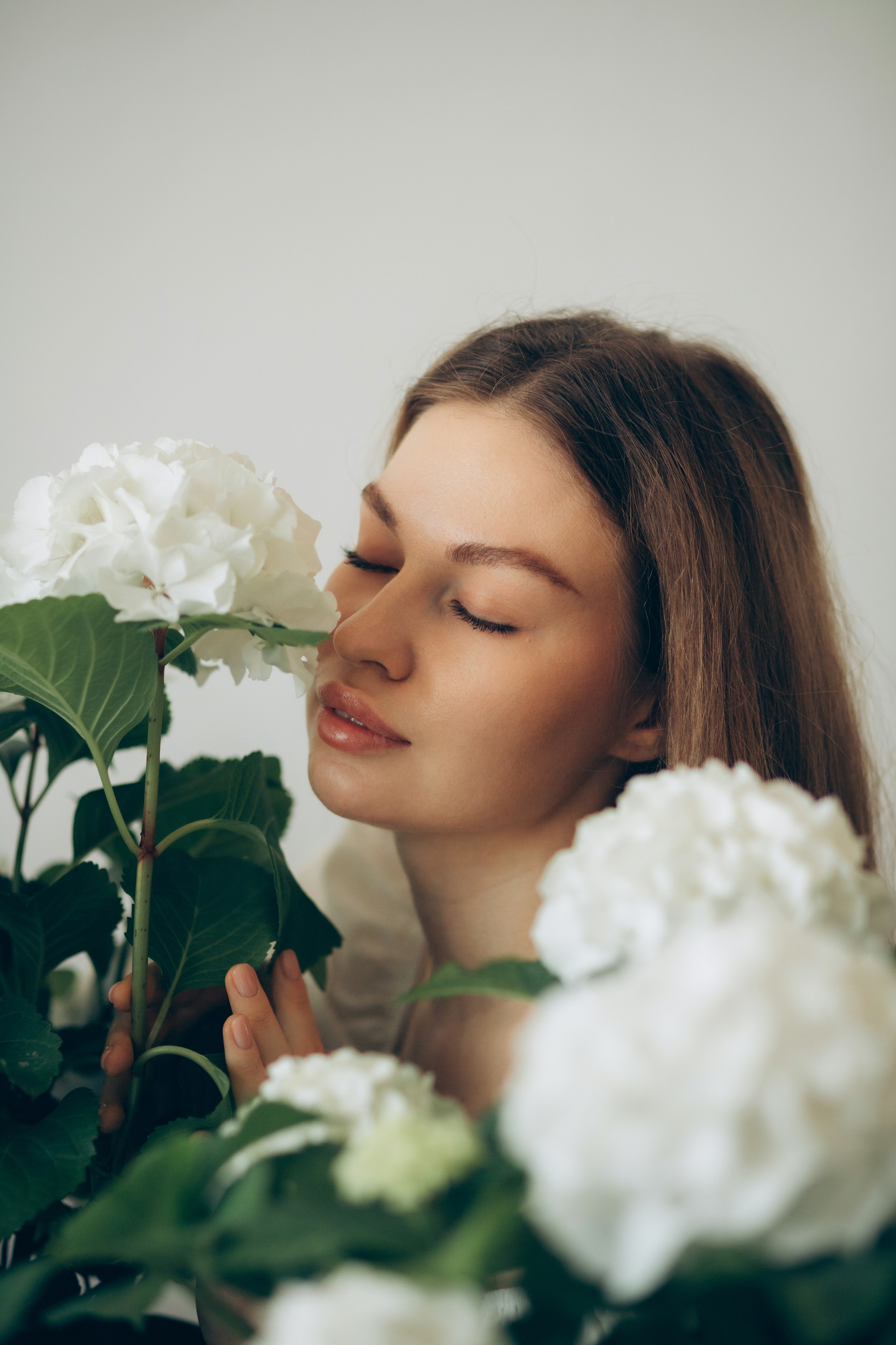 Настя в студии Space jobs с гортензиями. Фотограф КовалёваТатьяна | Москва | Краснодар |Сочи |Портрет, свадьбы, семейные съёмки