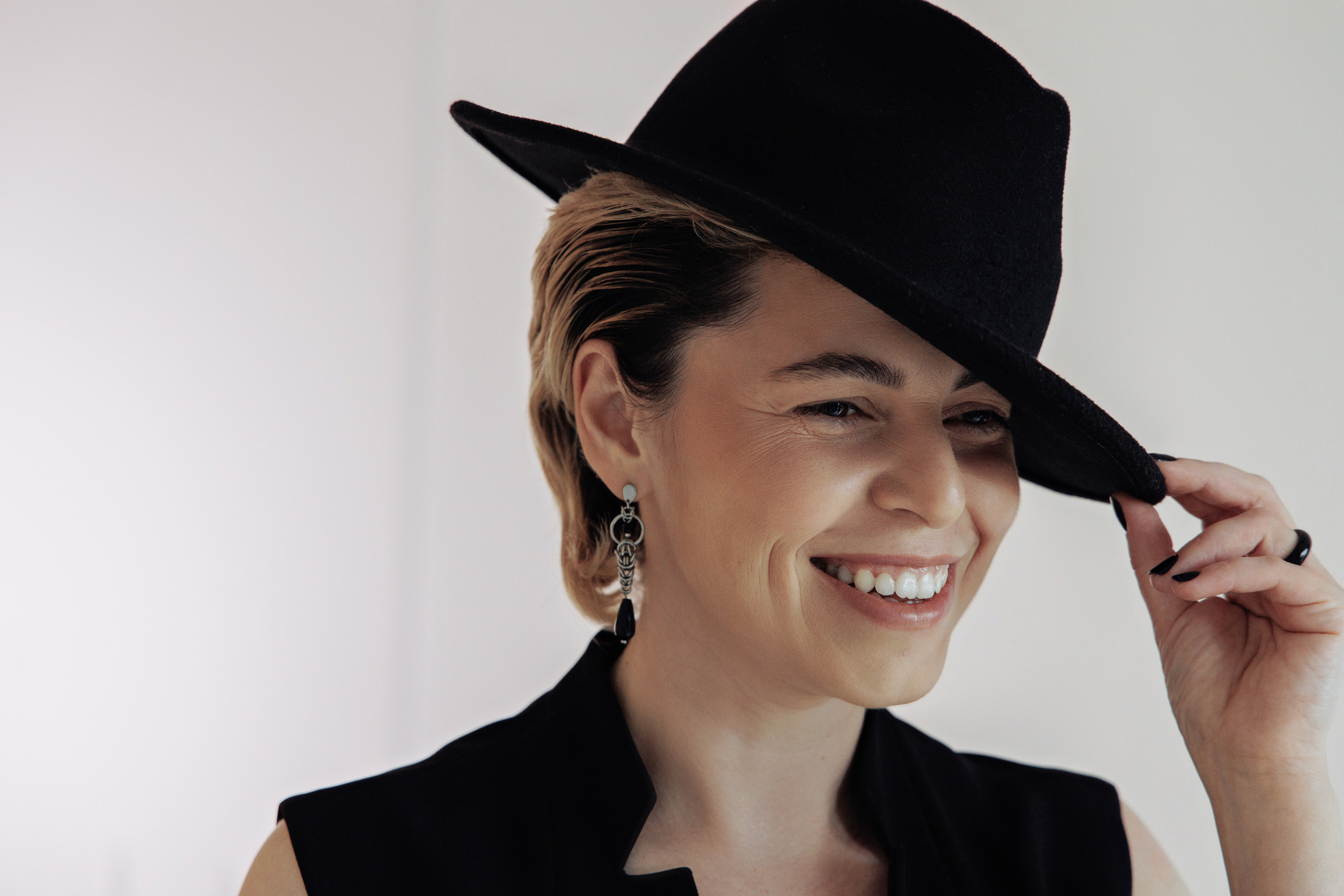 Фото для женского коллектива барбер-шоп. Фотограф, видеограф