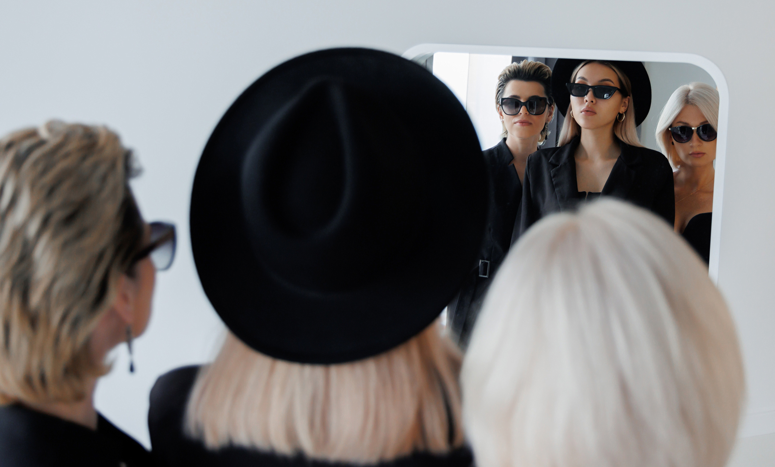 Фото для женского коллектива барбер-шоп. Фотограф, видеограф