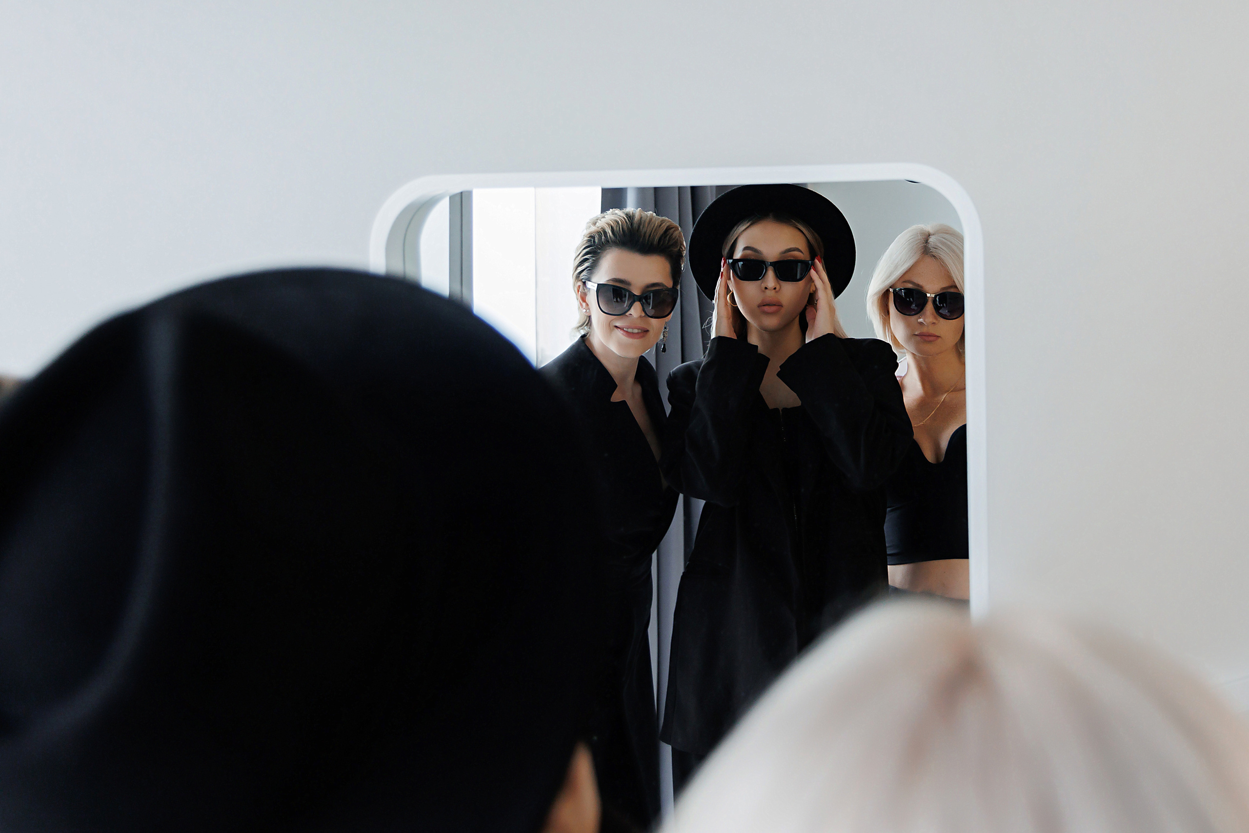 Фото для женского коллектива барбер-шоп. Фотограф, видеограф