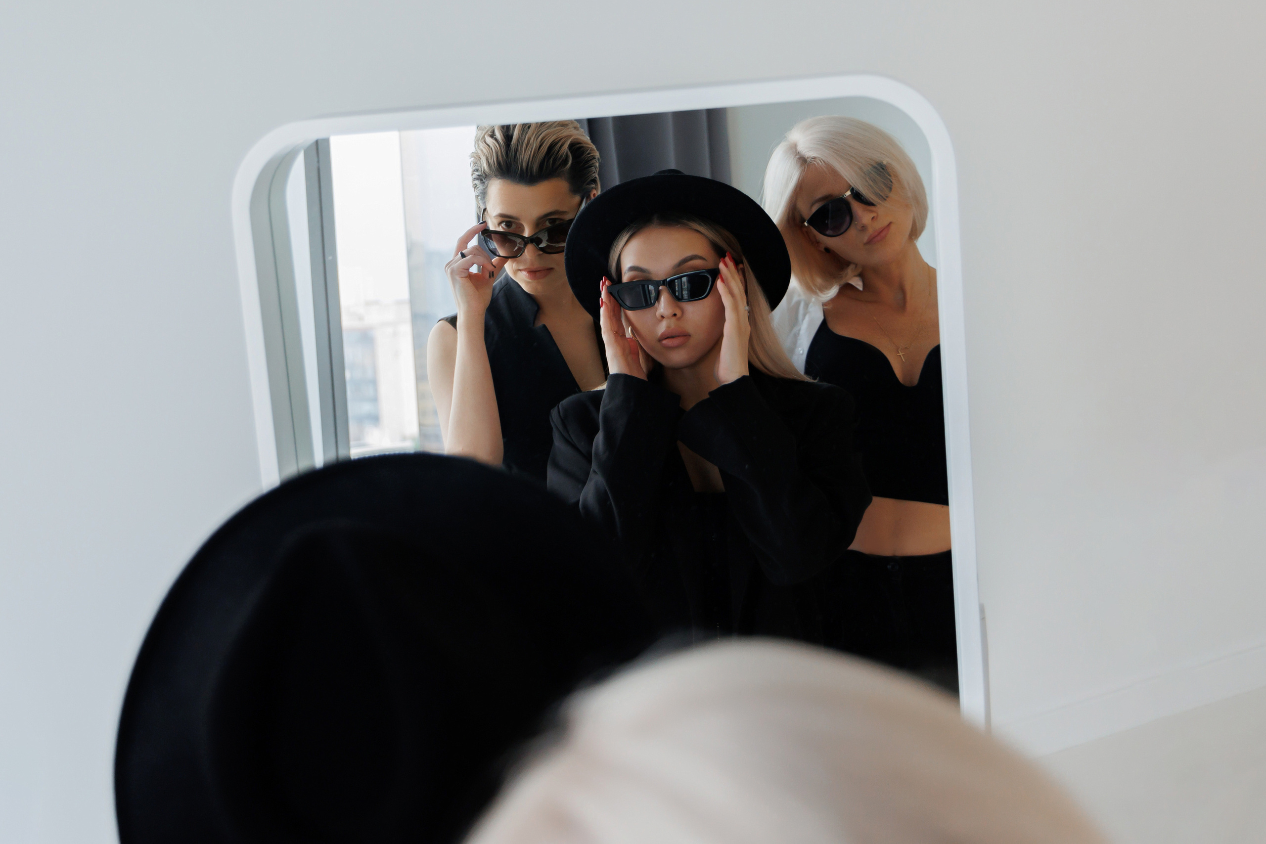 Фото для женского коллектива барбер-шоп. Фотограф, видеограф