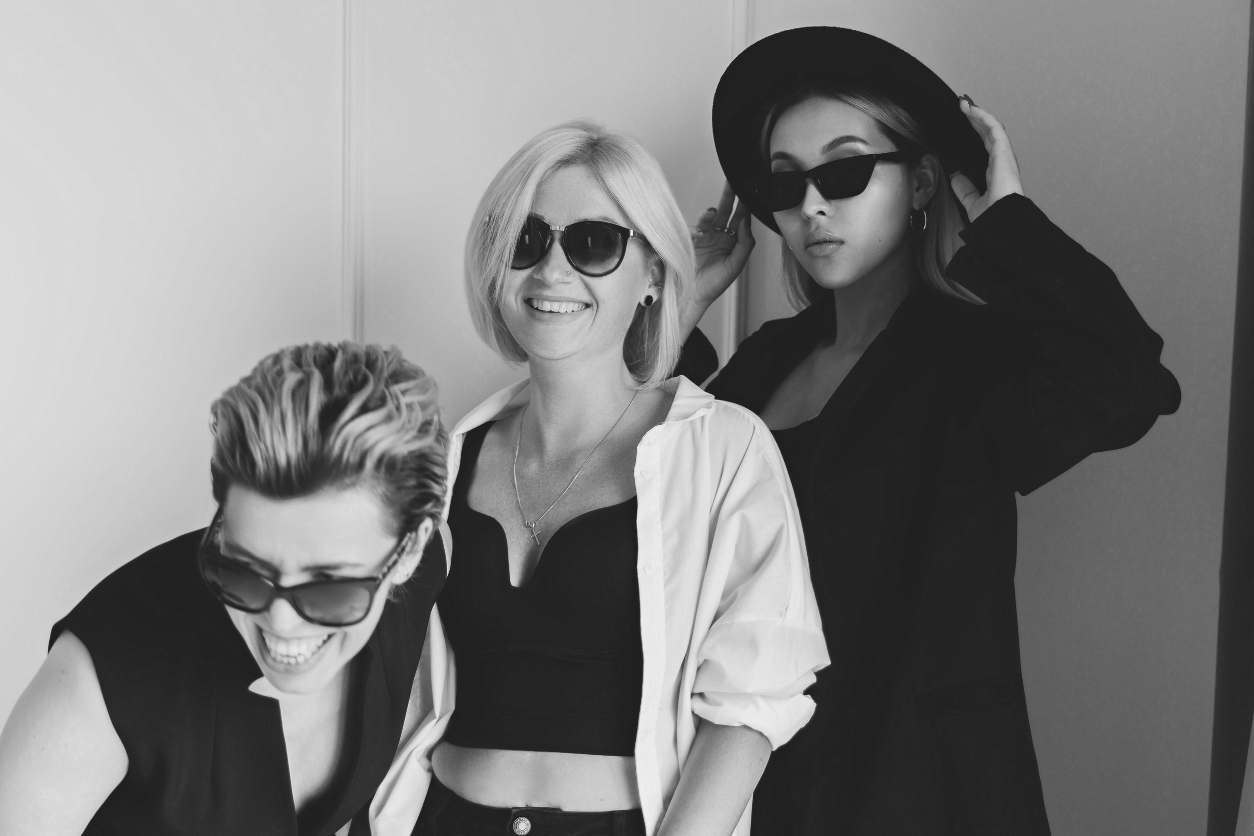 Фото для женского коллектива барбер-шоп. Фотограф, видеограф