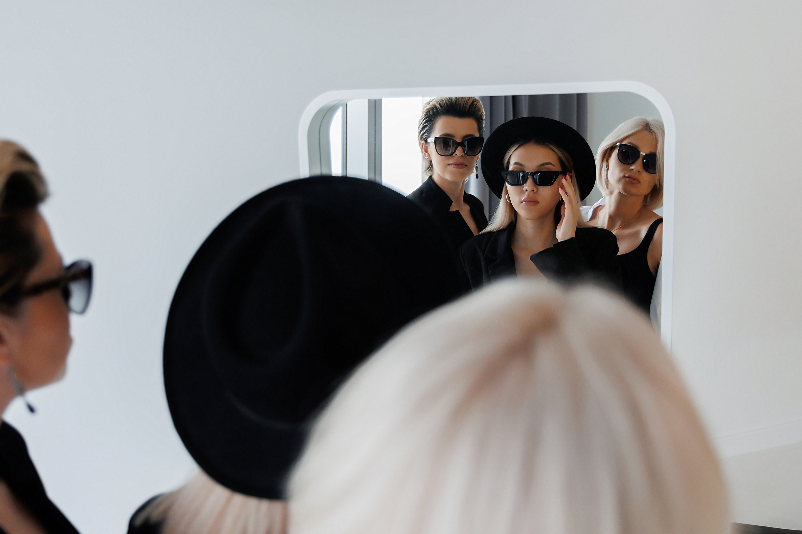 Фото для женского коллектива барбер-шоп. Фотограф, видеограф