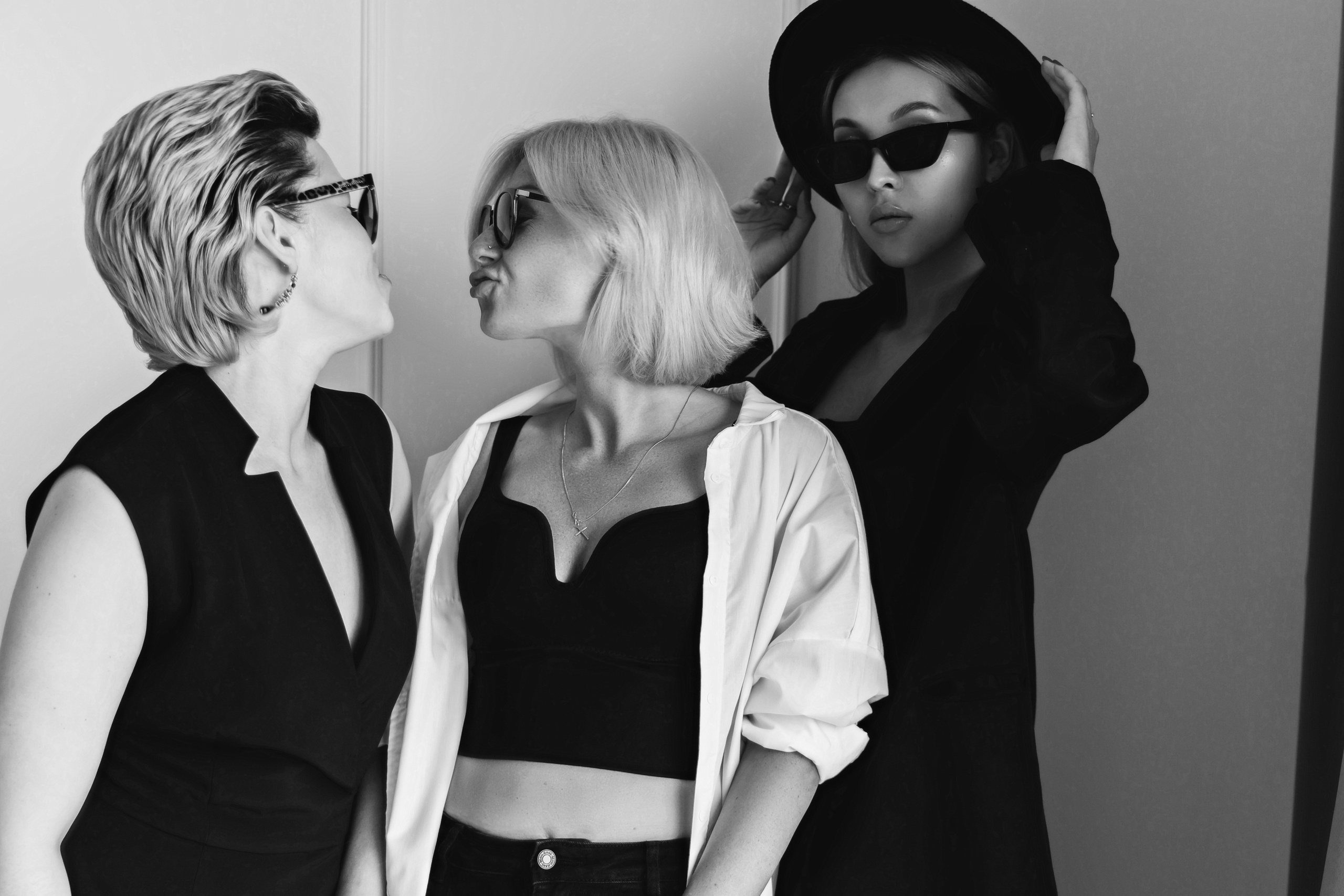 Фото для женского коллектива барбер-шоп. Фотограф, видеограф