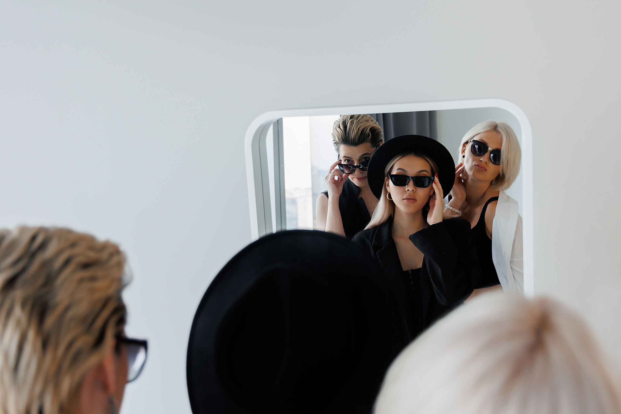 Фото для женского коллектива барбер-шоп. Фотограф, видеограф