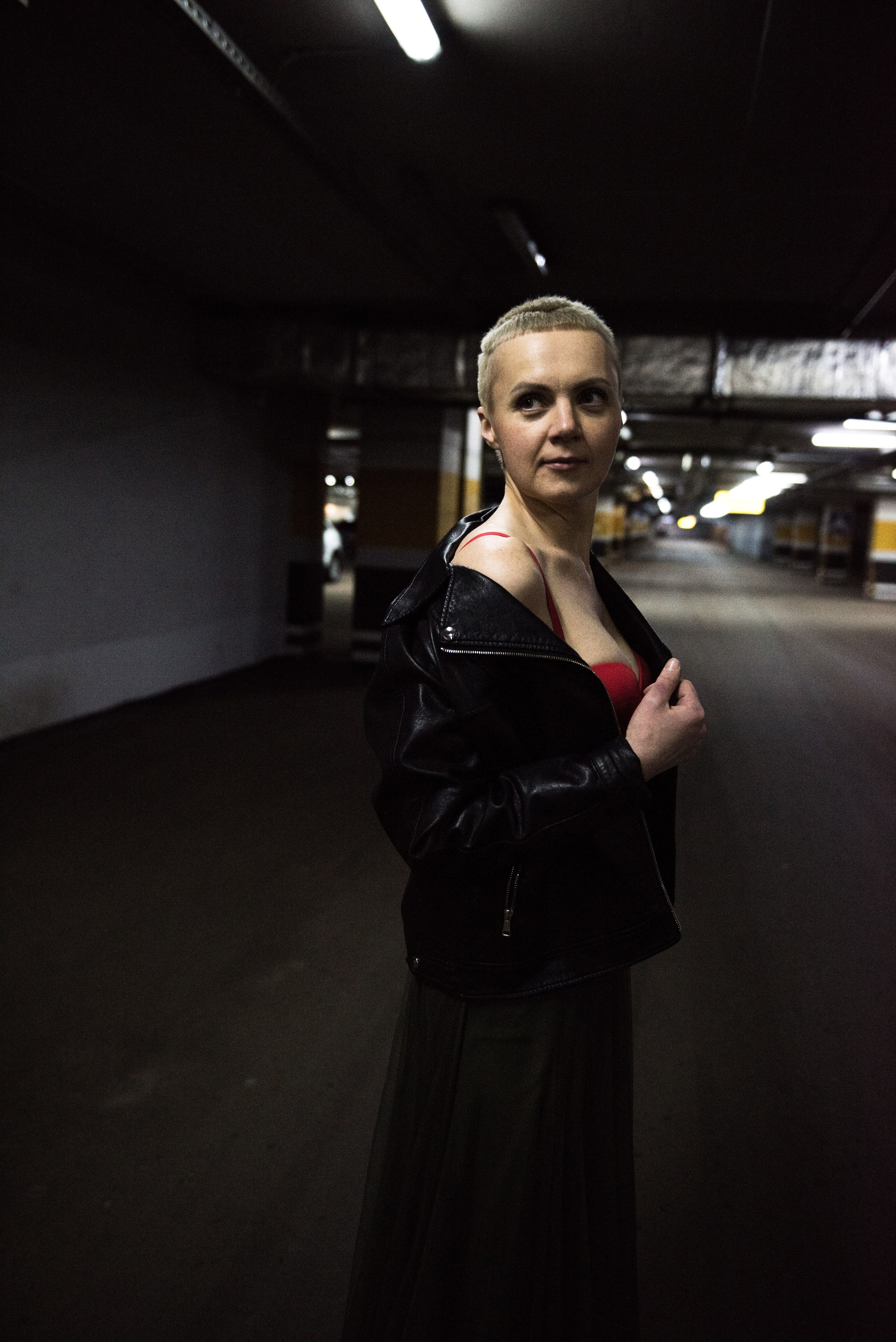 Юля. съёмка на паркинге. Арт фотограф