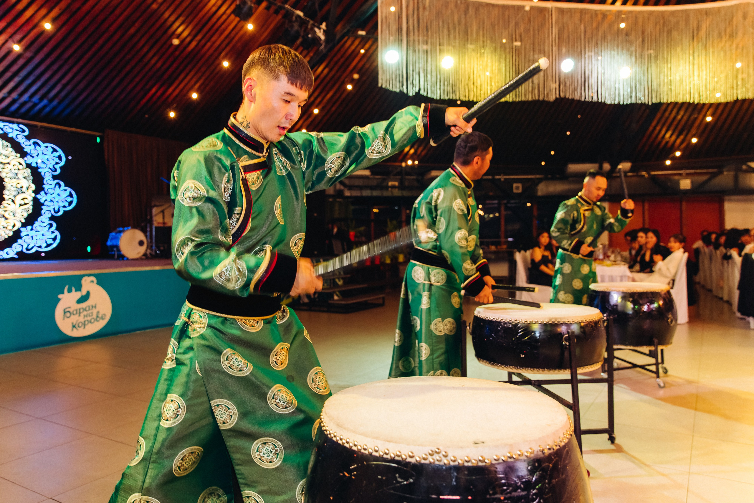 Выпускной вечер. 49 школа. Баран на корове. Свадебный и семейный фотограф в Улан-Удэ