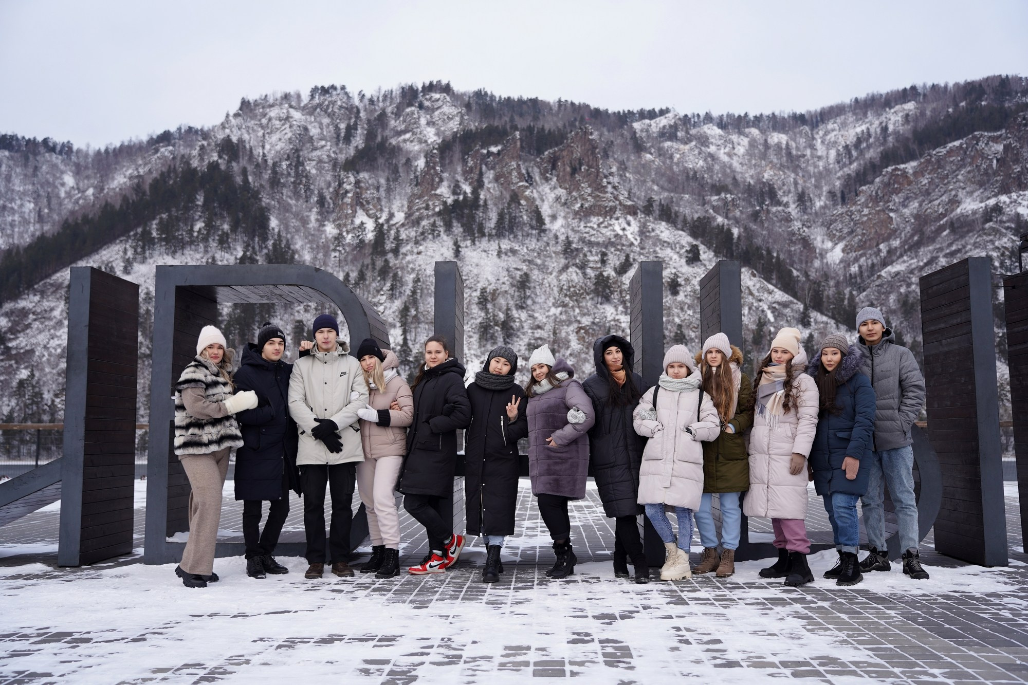 Зимняя фотосессия для выпускного альбома студентов Дивногорского Медицинского Техникума. СИГМА | Студия выпускных альбомов Красноярск