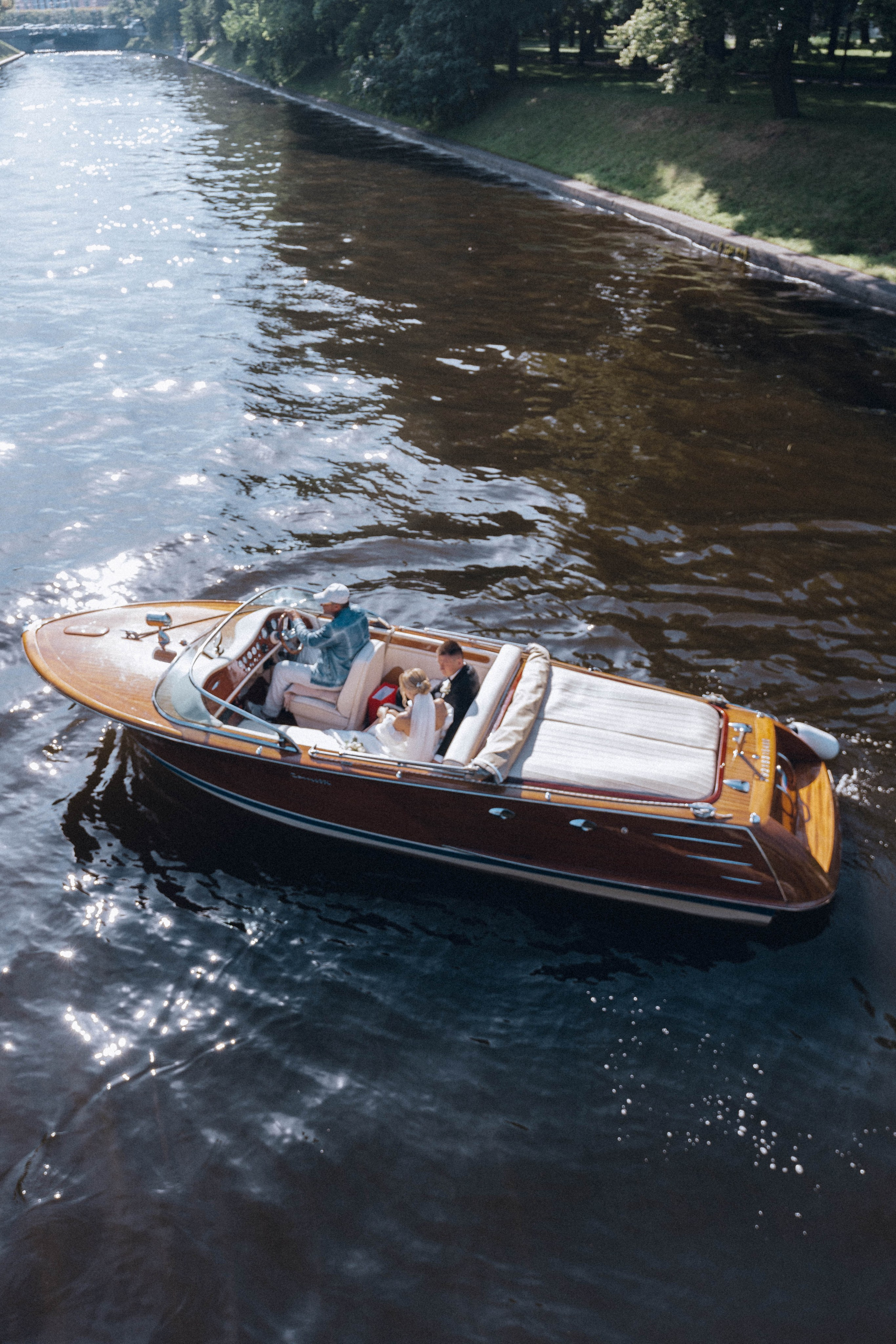 СВАДЕНБНАЯ СЬЕМКА НА КАТЕРЕ ПО КАНАЛАМ САНКТ-ПЕТЕРБУРГА И В АКВАТОРИИ НЕВЫ. Профессиональный фотограф, Санкт-Петербург — Виктория Богомолова