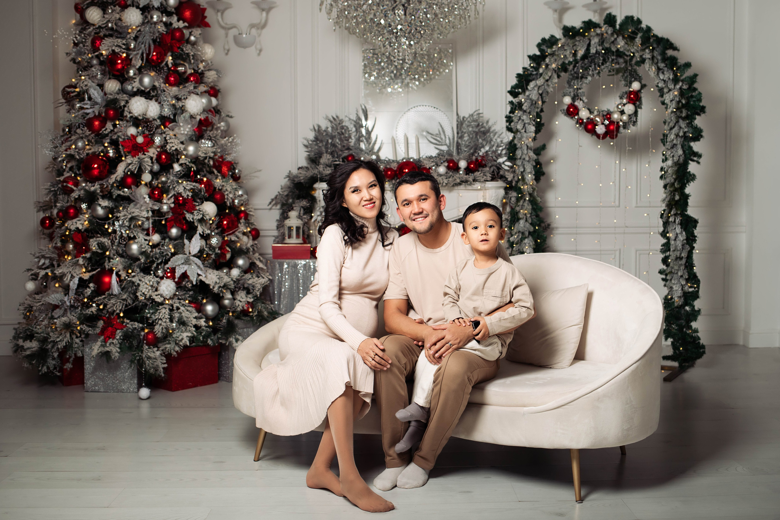 Семейная фотосессия в студии. Фотограф новорожденных в Новосибирске