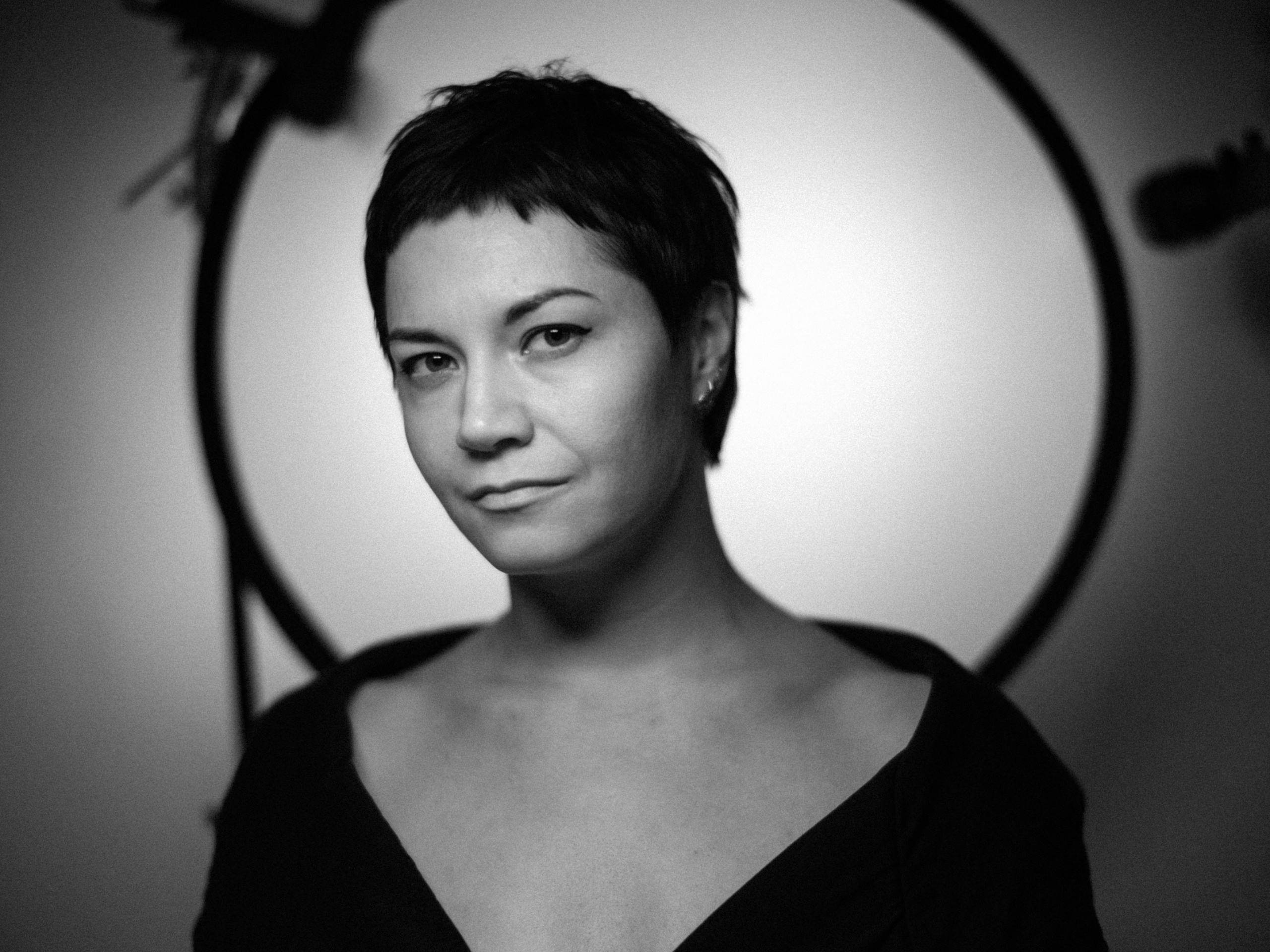 Ира с нимбом. Андрей Иванов. фотографические практики