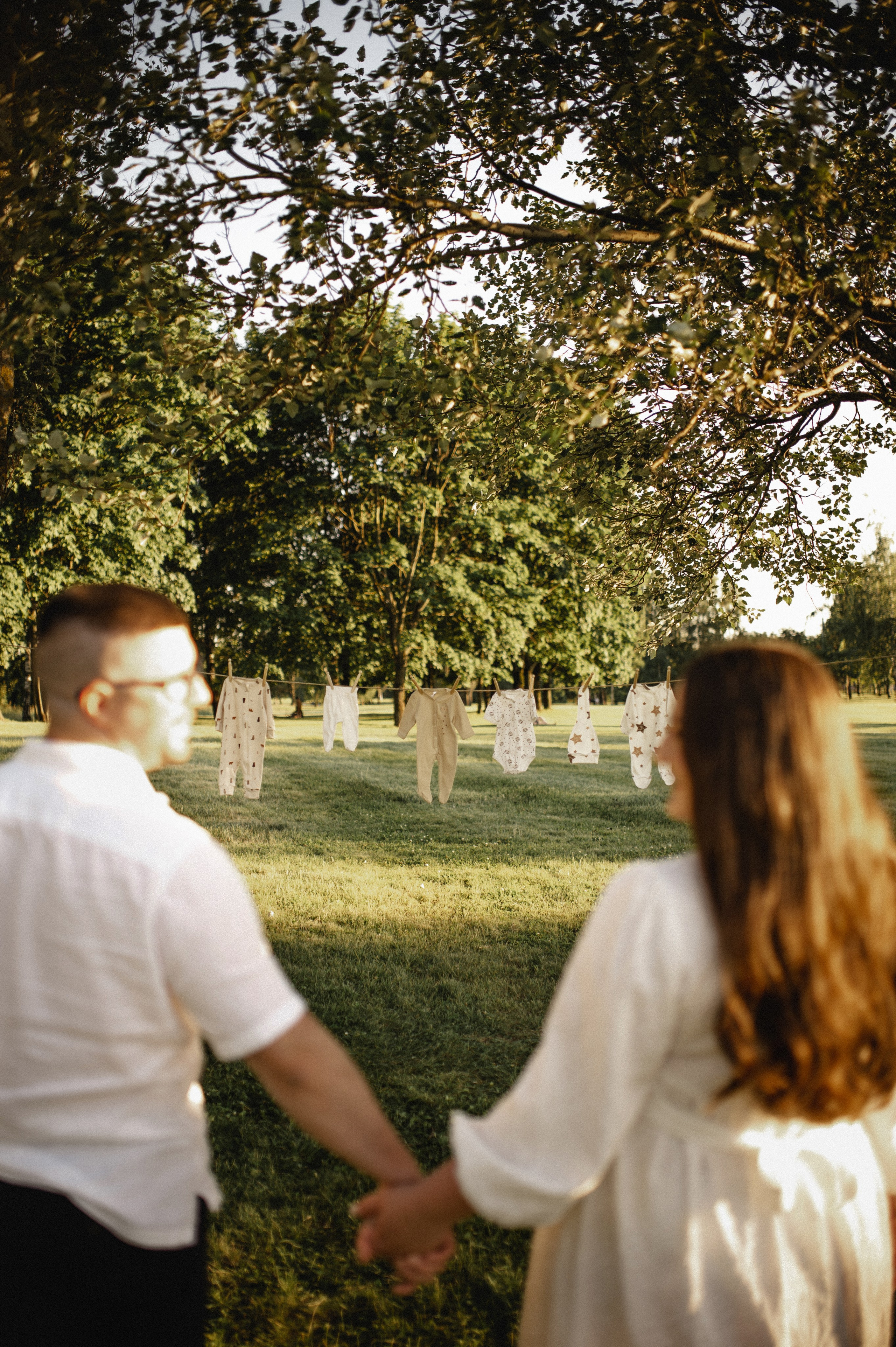Фотосессия беременности на природе в парке Москвы. Семейная фотосессия Бутово Москва фотограф Алина Морщагина