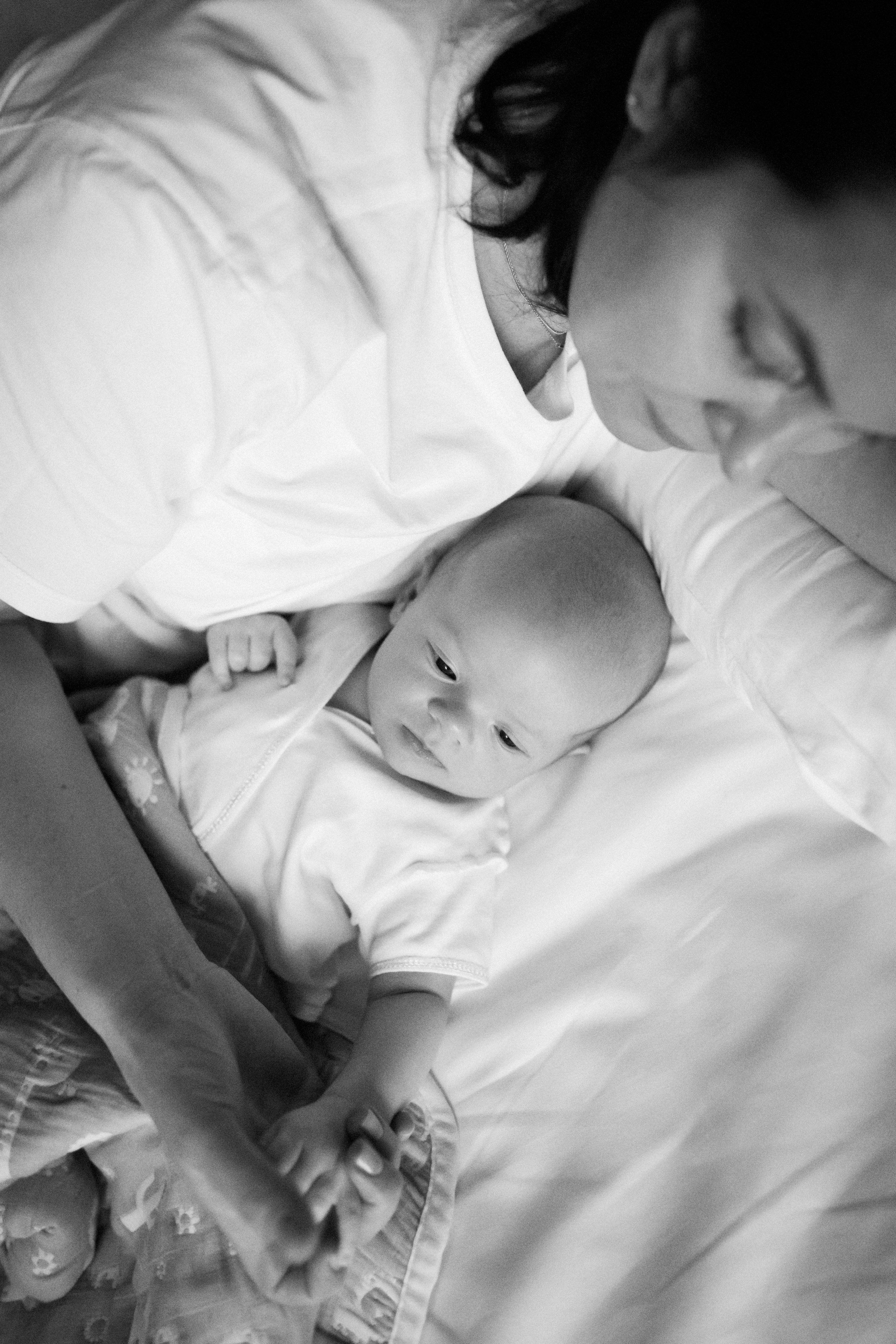 Черно-белая съемка новорожденной. Фотографы в Москве Светлана Устинова и Сергей Грачев