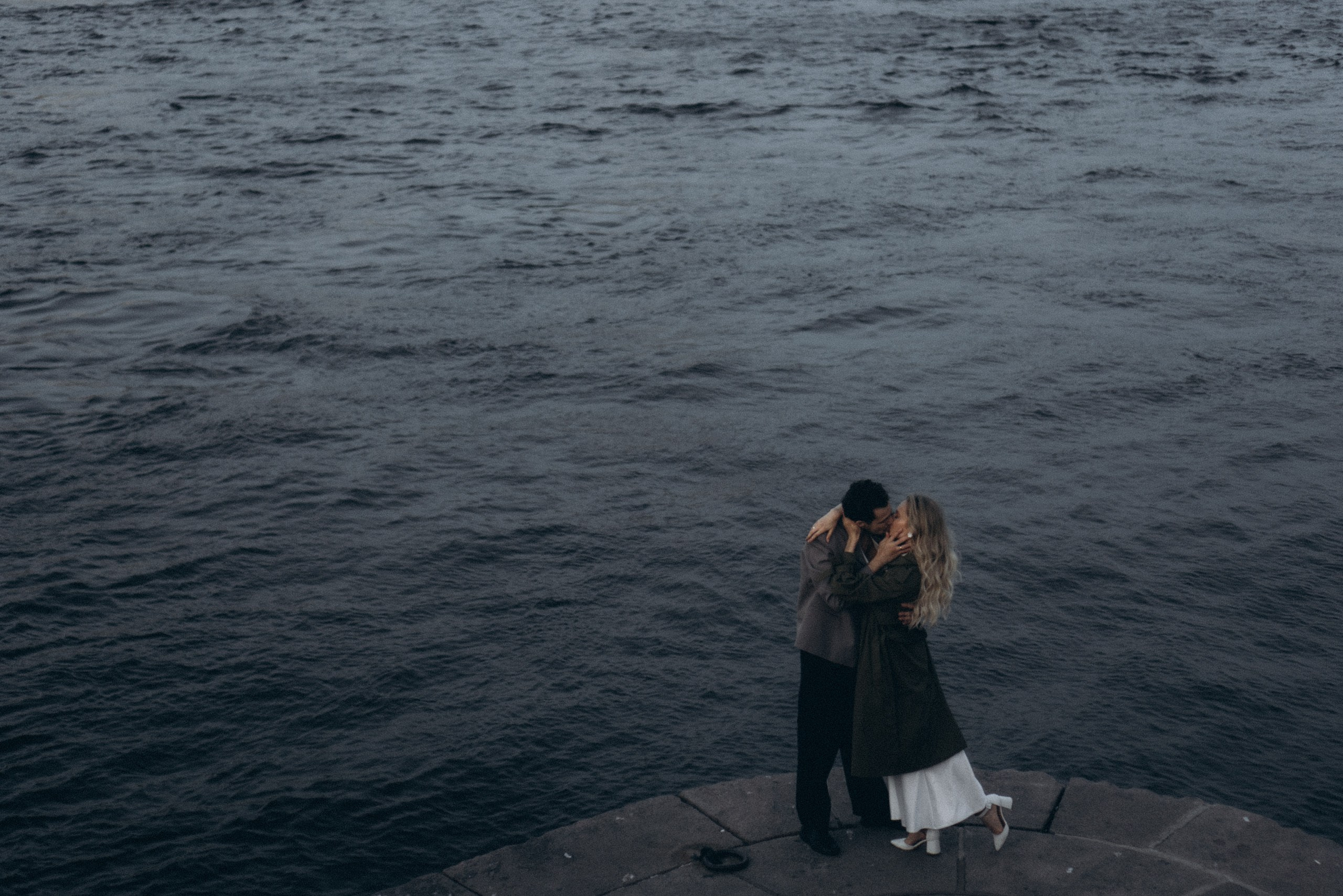 СВАДЕБНАЯ СЬЕМКА ПАРЫ НА РАССВЕТЕ В БЕЛЫЕ НОЧИ И ПРОГУЛКА С РАЗВОДНЫМИ МОСТАМИ И ПИКНИК ВОЗЛЕ ИСАКИЕВСКОГО СОБОРА. Профессиональный фотограф, Санкт-Петербург — Виктория Богомолова