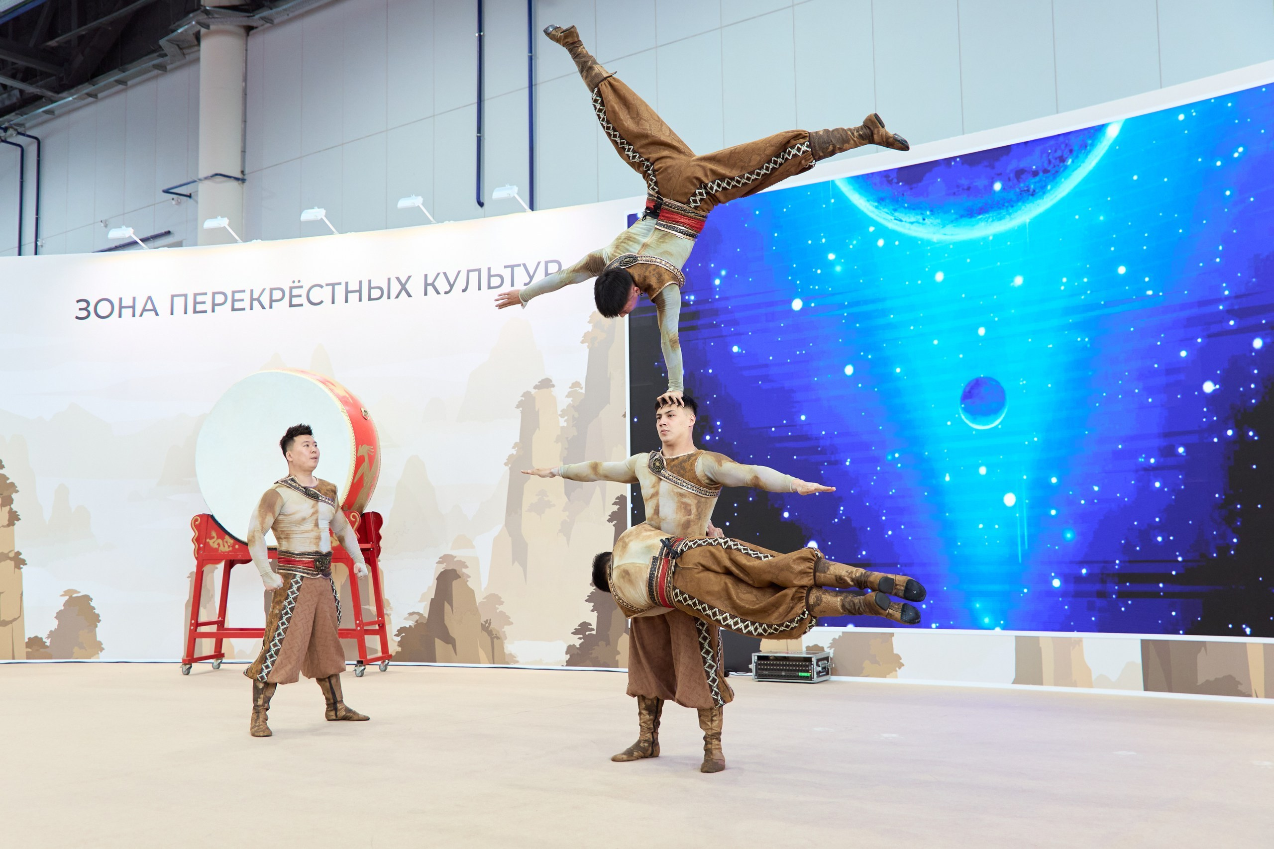 Международный форум «РОСТКИ: Россия и Китай. Фотограф в Казани / Буздалов Кирилл