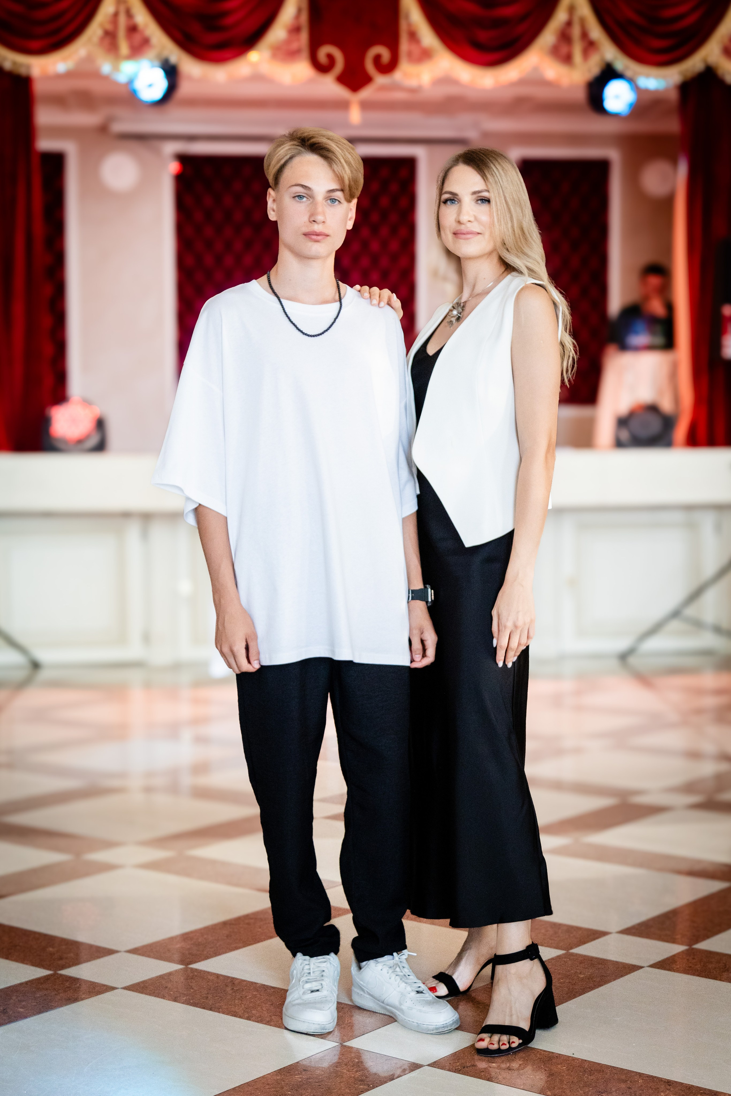 Школьный выпускной. Детский фотограф видеограф в Хабаровске Михаил Орлов