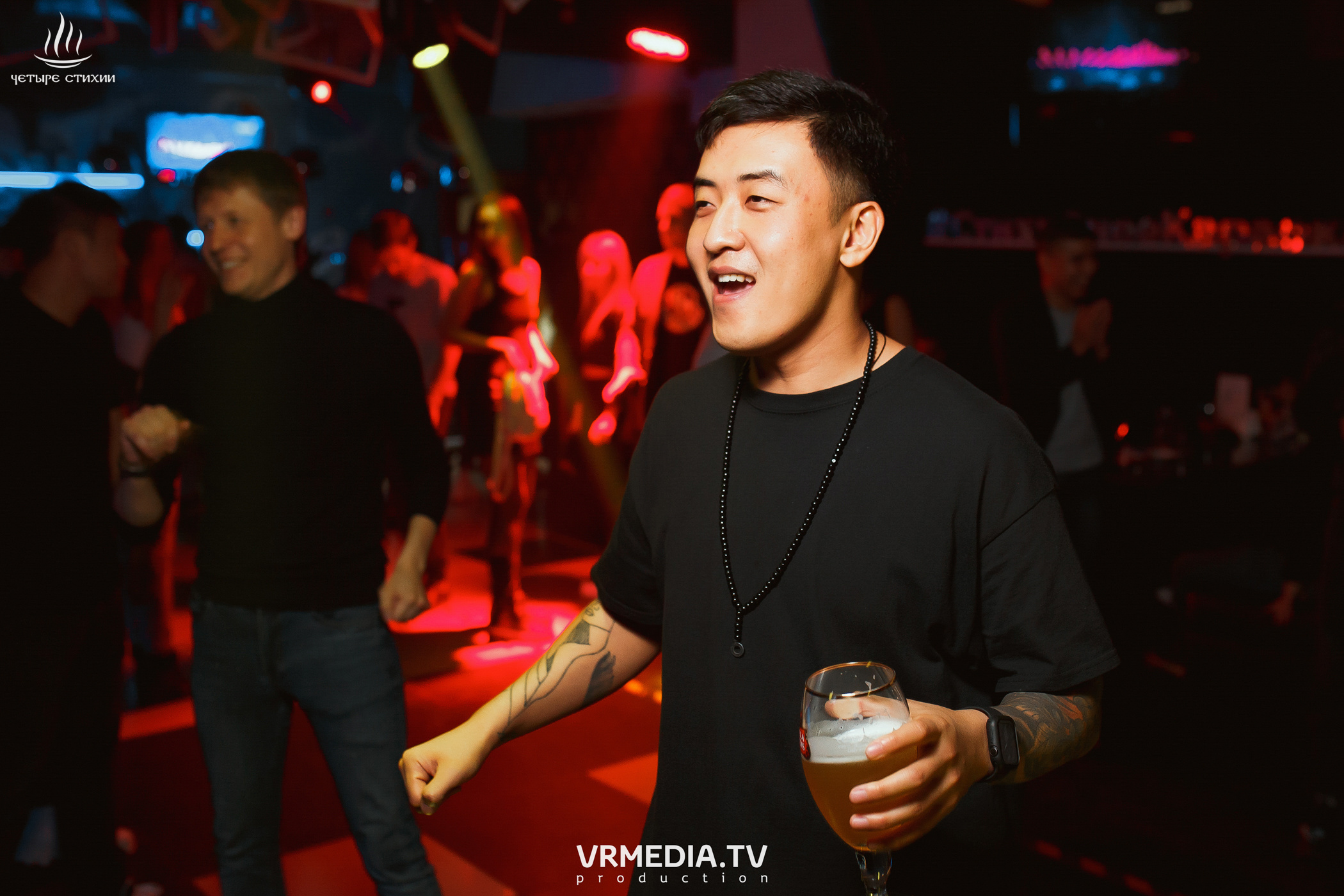 Стихийный HAPPY BIRTHDAY в караоке-баре «Четыре стихии»