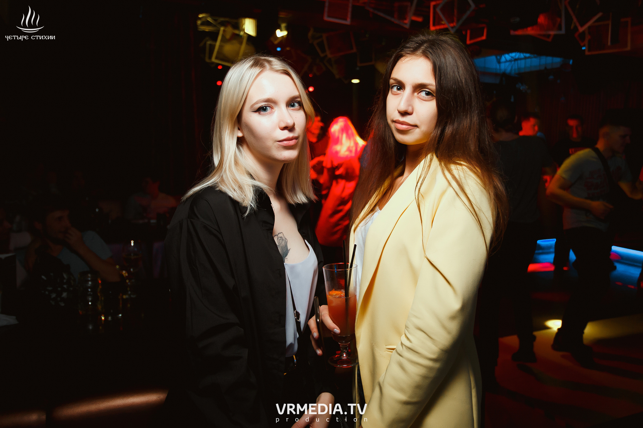 Стихийный HAPPY BIRTHDAY в караоке-баре «Четыре стихии»