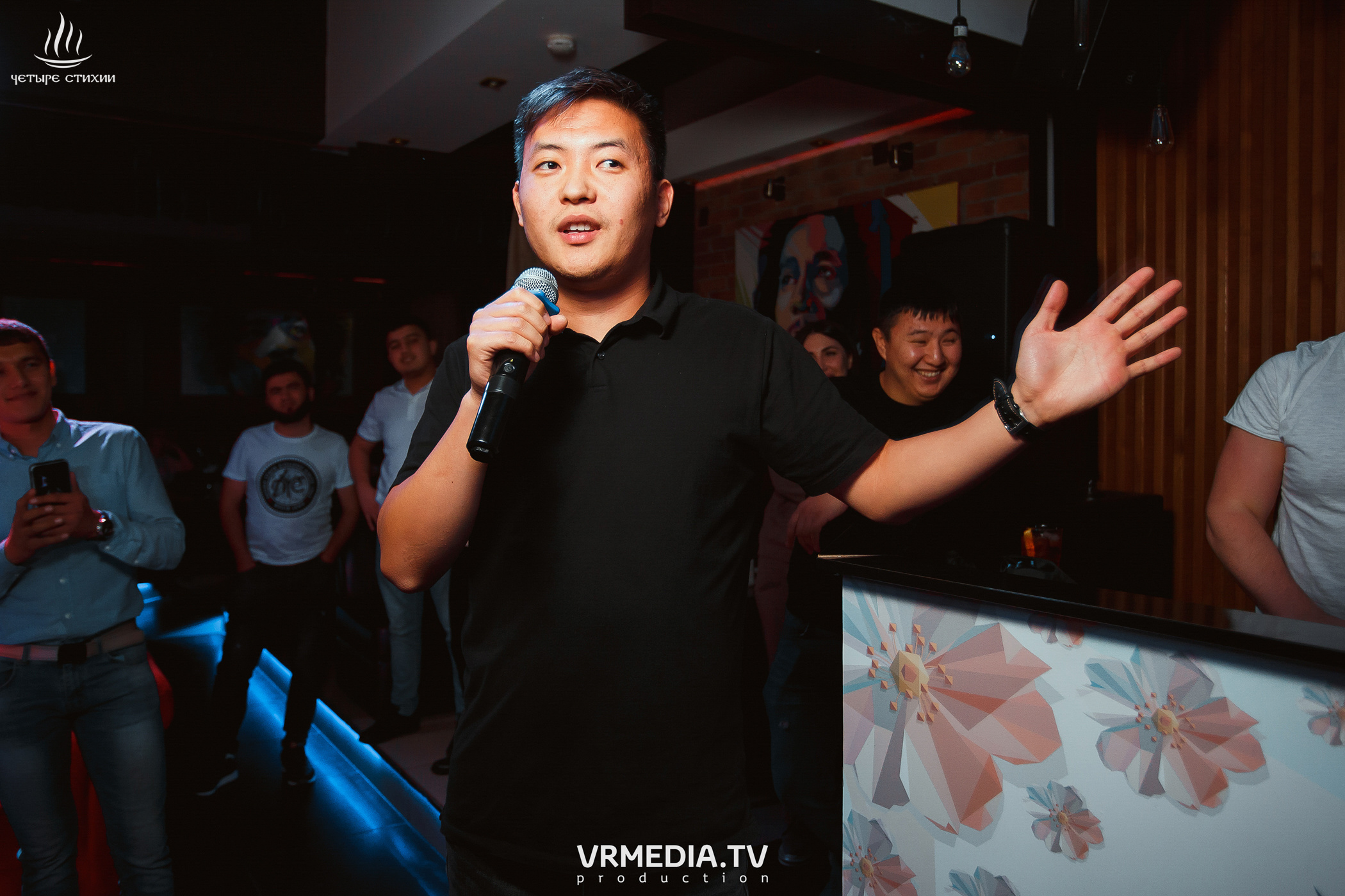 Стихийный HAPPY BIRTHDAY в караоке-баре «Четыре стихии»