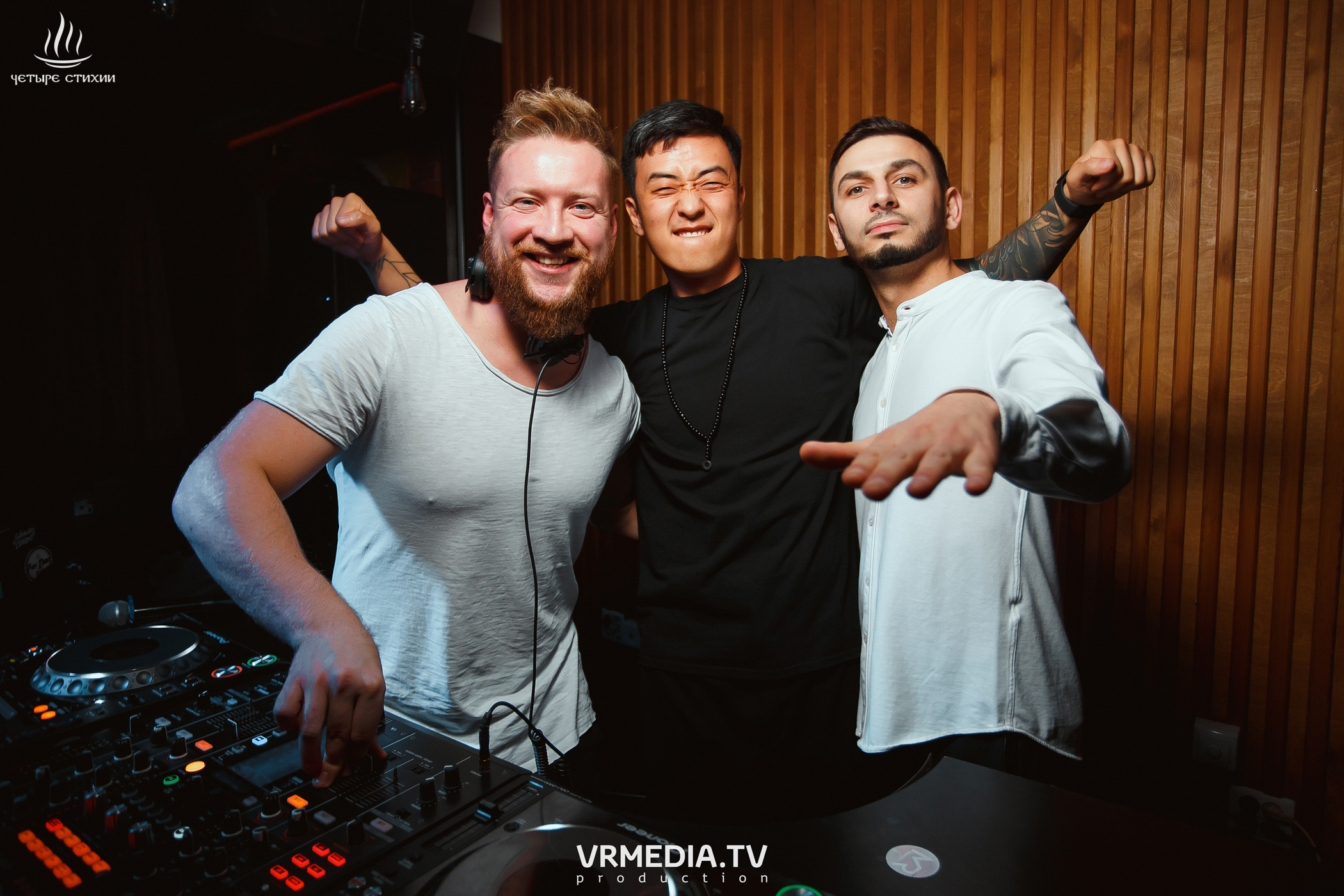 Стихийный HAPPY BIRTHDAY в караоке-баре «Четыре стихии»