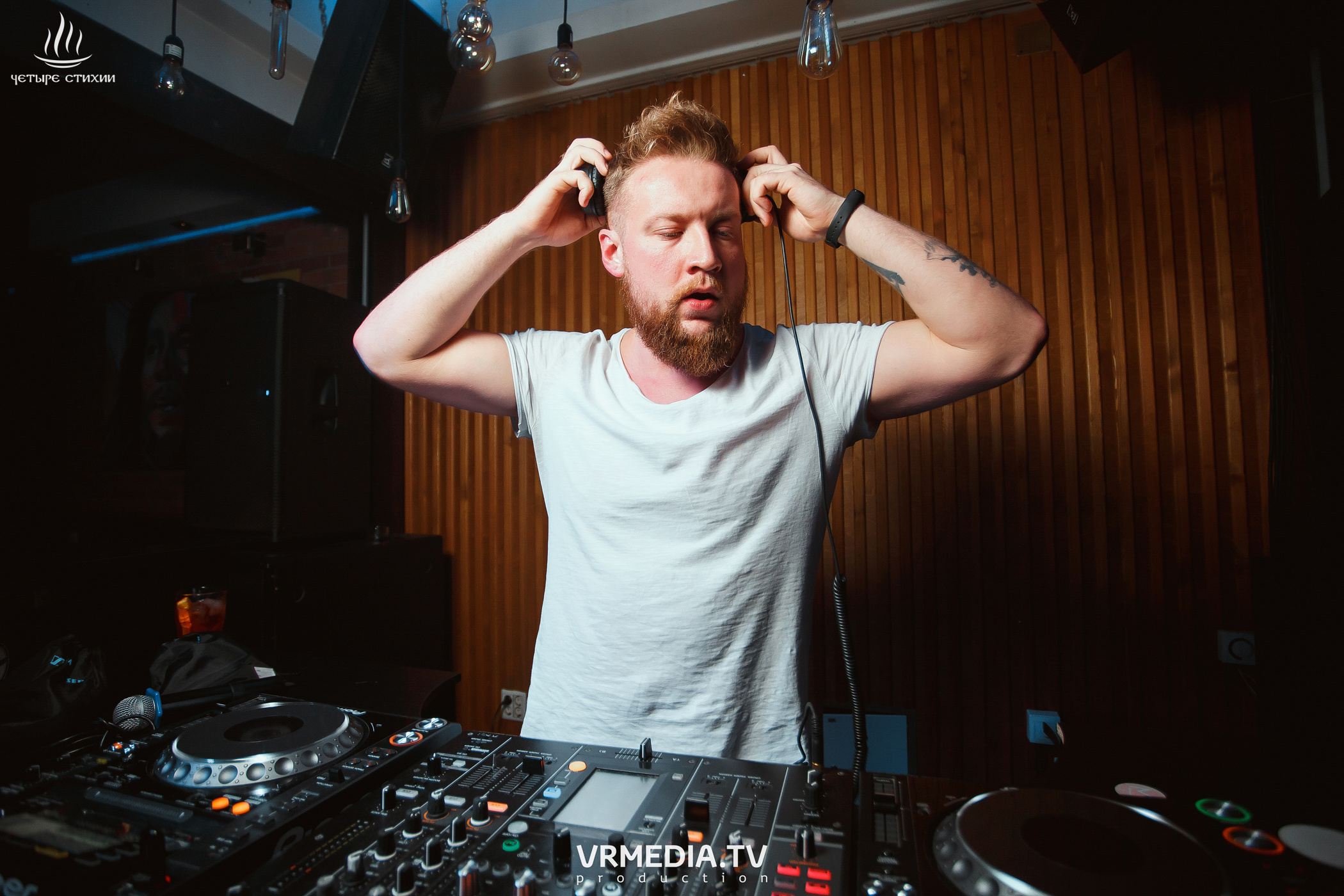 Стихийный HAPPY BIRTHDAY в караоке-баре «Четыре стихии»