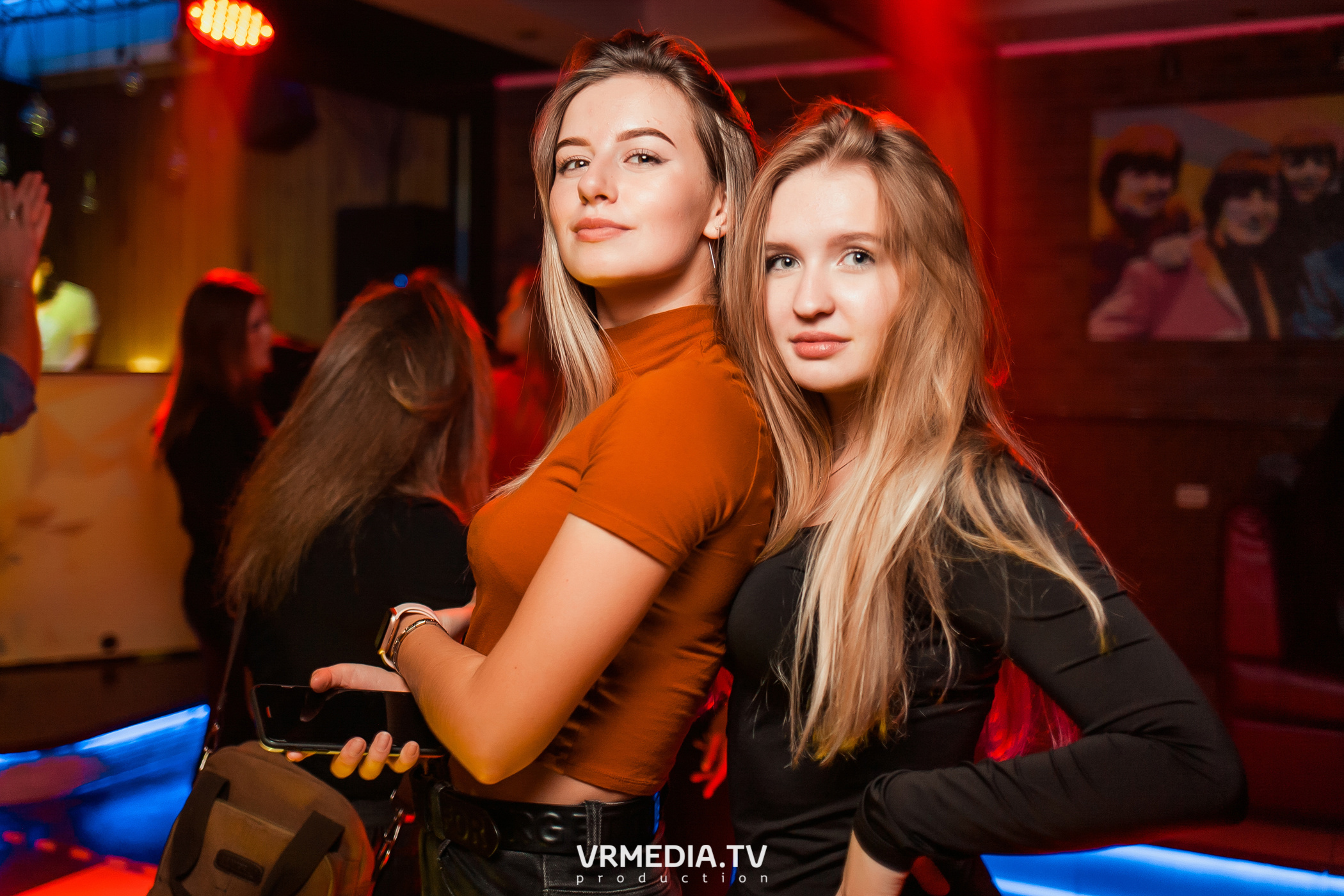 Стихийный HAPPY BIRTHDAY в караоке-баре «Четыре стихии»