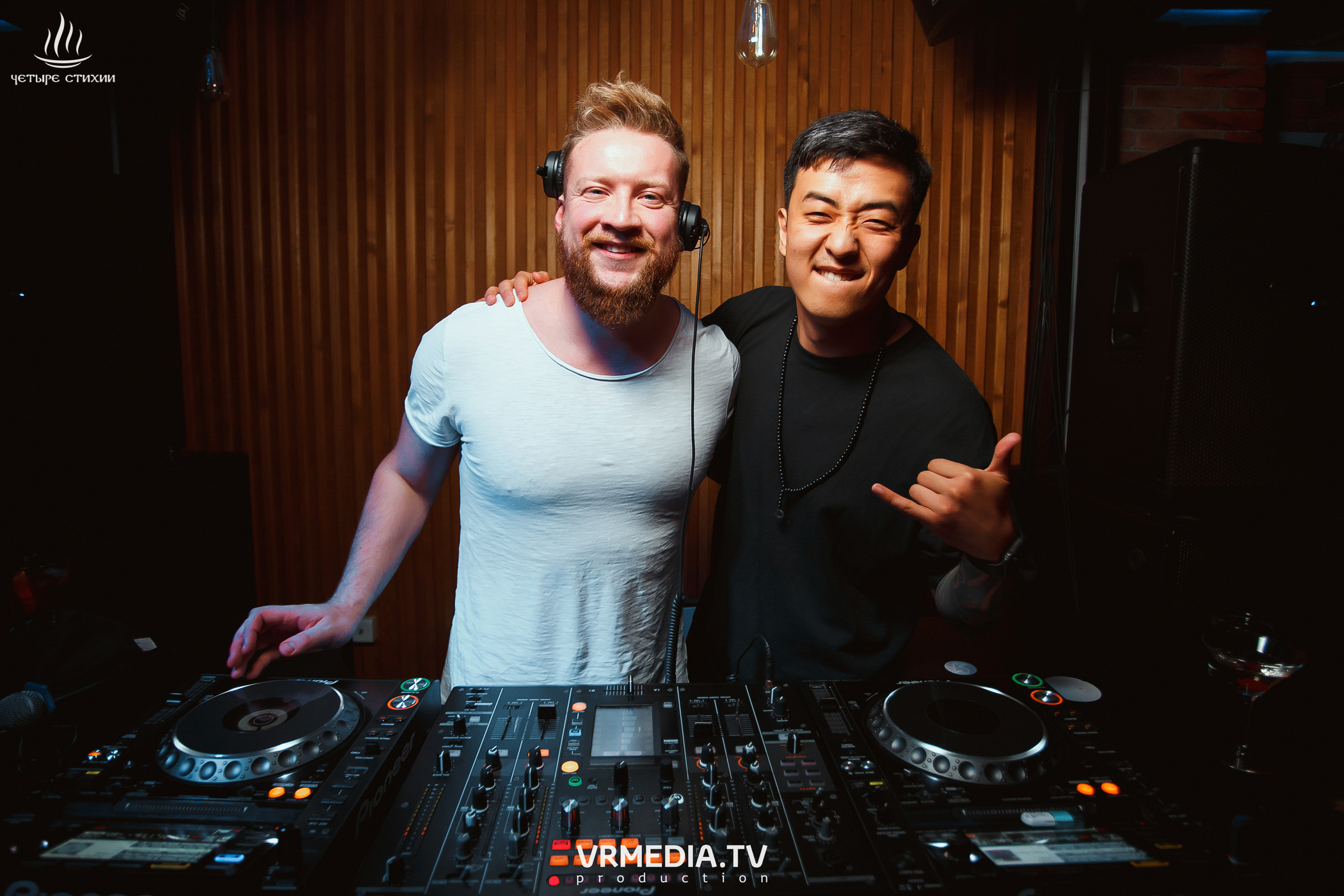 Стихийный HAPPY BIRTHDAY в караоке-баре «Четыре стихии»