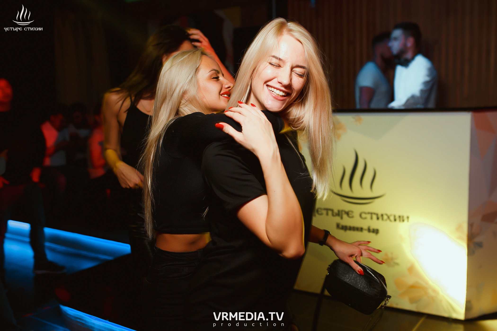 Стихийный HAPPY BIRTHDAY в караоке-баре «Четыре стихии»